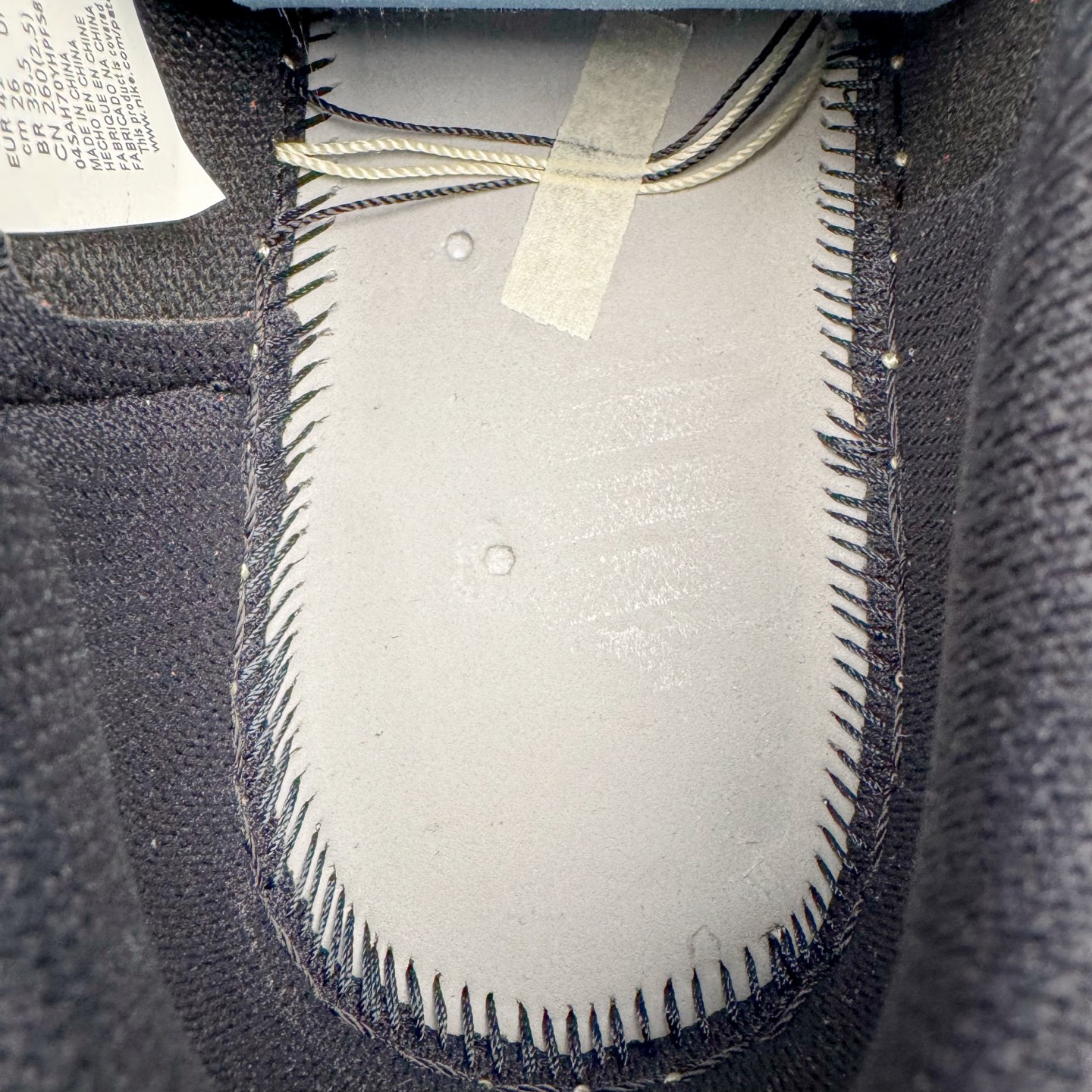 图片[11]-＃Ljr特供 Travis Scott x Air Jordan AJ1 Low OG SP TS联名倒钩低帮 黑红 DM7688-061 全新改良批次 圈内最强倒钩系列 恪守真诚 承诺混一赔十 高端零售裸鞋圈特供批次 产品品控稳定性领先行业 SZ原厂全套原楦原纸板冲刀磨具开发 原厂皮料加持 原厂港宝加持定型后跟R度完美 同源原厂电绣 鬼脸飞翼针数密度立体效果一致 百分百一致原鞋 原厂拉帮工艺 针距密度一致 后跟弧度收口自然不对折 极致一眼正品既视感 进口玻璃冲刀皮料裁剪零毛边 全鞋电脑针车工艺 品控清洁度最高QC检验标准 免检产品 原厂订购鞋盒、鞋标、防尘纸、鞋撑、鞋带 追求极致的原厂味道 尺码：36 36.5 37.5 38 38.5 39 40 40.5 41 42 42.5 43 44 44.5 45 45.5 46 47.5 48.5-选品中心