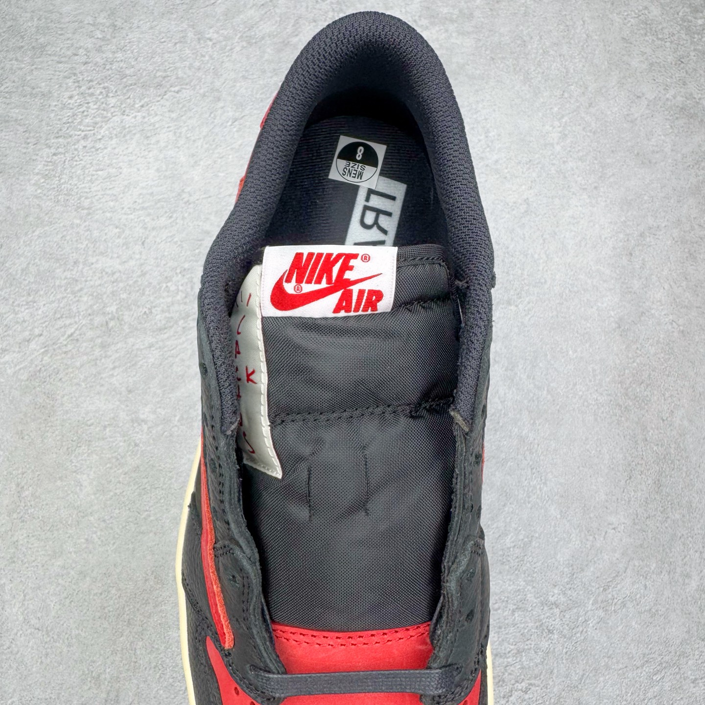 图片[5]-＃Ljr特供 Travis Scott x Air Jordan AJ1 Low OG SP TS联名倒钩低帮 黑红 DM7688-061 全新改良批次 圈内最强倒钩系列 恪守真诚 承诺混一赔十 高端零售裸鞋圈特供批次 产品品控稳定性领先行业 SZ原厂全套原楦原纸板冲刀磨具开发 原厂皮料加持 原厂港宝加持定型后跟R度完美 同源原厂电绣 鬼脸飞翼针数密度立体效果一致 百分百一致原鞋 原厂拉帮工艺 针距密度一致 后跟弧度收口自然不对折 极致一眼正品既视感 进口玻璃冲刀皮料裁剪零毛边 全鞋电脑针车工艺 品控清洁度最高QC检验标准 免检产品 原厂订购鞋盒、鞋标、防尘纸、鞋撑、鞋带 追求极致的原厂味道 尺码：36 36.5 37.5 38 38.5 39 40 40.5 41 42 42.5 43 44 44.5 45 45.5 46 47.5 48.5-选品中心