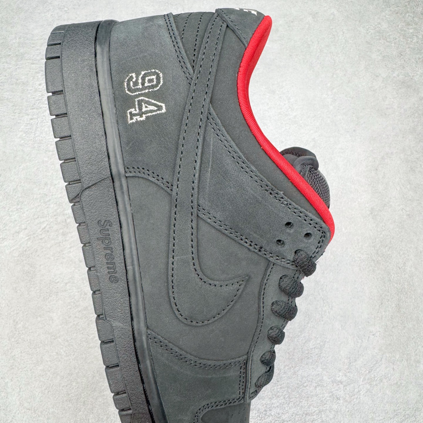 图片[6]-＃纯原 Supreme x Nk Dunk SB Dunk Low 舒适 防滑耐磨低帮板鞋 男女同款 联名亚洲限定黑黄 HQ8487-001 独家原厂航空铝磨具打磨大底 鞋头坡度极致还原 原盒原配 圈内天花板工艺 原厂冲刀 超高清洁度 全鞋零毛边皮料切割 全套原楦原模倾力打造完美版型 采用原厂百宏鞋带以及原厂百宏织唛舌标 内标可供原厂几率过验 原厂中底布黄色点胶 原厂中底布拉帮走线遵循公司‼️尺码：36 36.5 37.5 38 38.5 39 40 40.5 41 42 42.5 43 44 44.5 45 46 47.5-选品中心