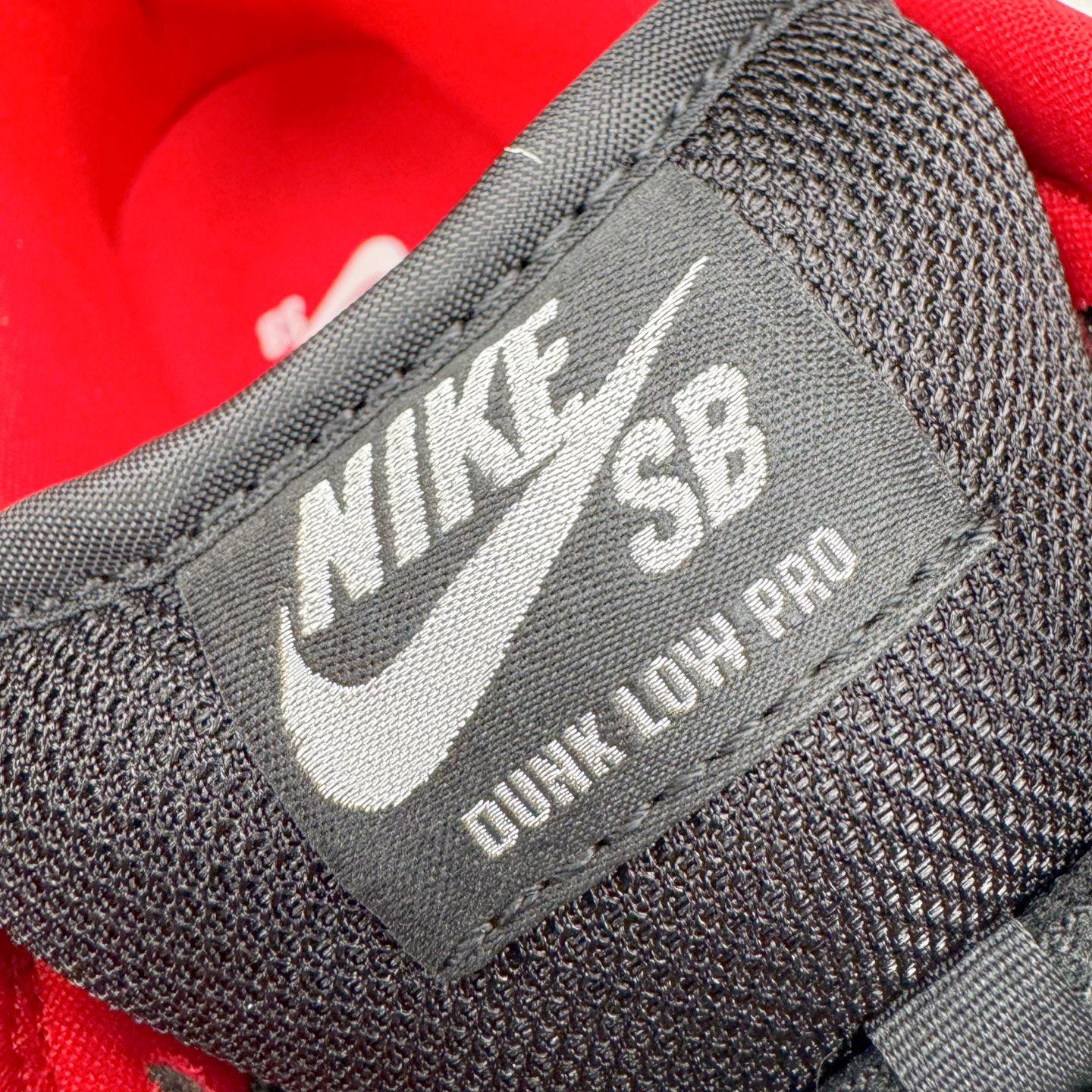 图片[15]-＃纯原 Supreme x Nk Dunk SB Dunk Low 舒适 防滑耐磨低帮板鞋 男女同款 联名亚洲限定黑黄 HQ8487-001 独家原厂航空铝磨具打磨大底 鞋头坡度极致还原 原盒原配 圈内天花板工艺 原厂冲刀 超高清洁度 全鞋零毛边皮料切割 全套原楦原模倾力打造完美版型 采用原厂百宏鞋带以及原厂百宏织唛舌标 内标可供原厂几率过验 原厂中底布黄色点胶 原厂中底布拉帮走线遵循公司‼️尺码：36 36.5 37.5 38 38.5 39 40 40.5 41 42 42.5 43 44 44.5 45 46 47.5-选品中心