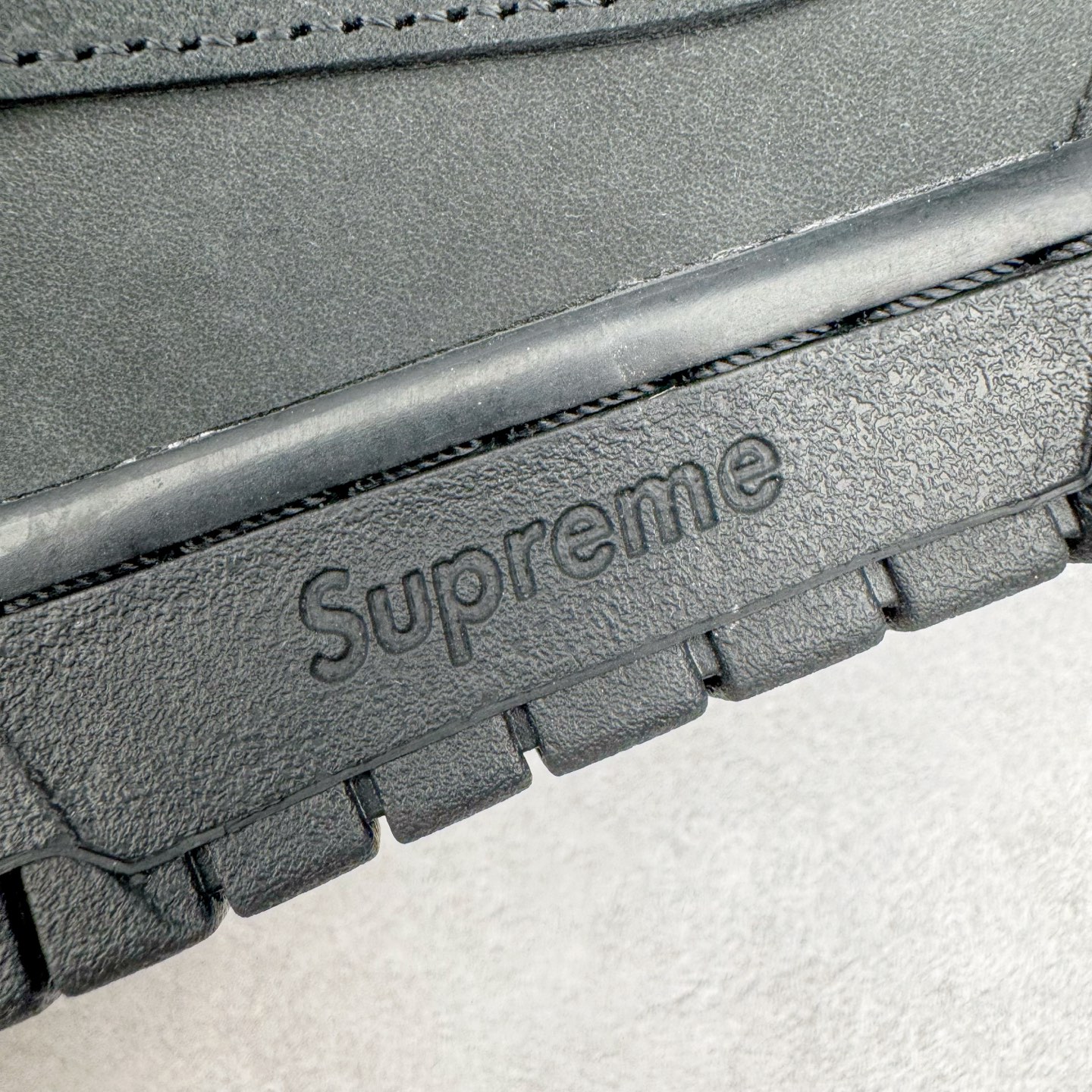 图片[21]-＃纯原 Supreme x Nk Dunk SB Dunk Low 舒适 防滑耐磨低帮板鞋 男女同款 联名亚洲限定黑黄 HQ8487-001 独家原厂航空铝磨具打磨大底 鞋头坡度极致还原 原盒原配 圈内天花板工艺 原厂冲刀 超高清洁度 全鞋零毛边皮料切割 全套原楦原模倾力打造完美版型 采用原厂百宏鞋带以及原厂百宏织唛舌标 内标可供原厂几率过验 原厂中底布黄色点胶 原厂中底布拉帮走线遵循公司‼️尺码：36 36.5 37.5 38 38.5 39 40 40.5 41 42 42.5 43 44 44.5 45 46 47.5-选品中心