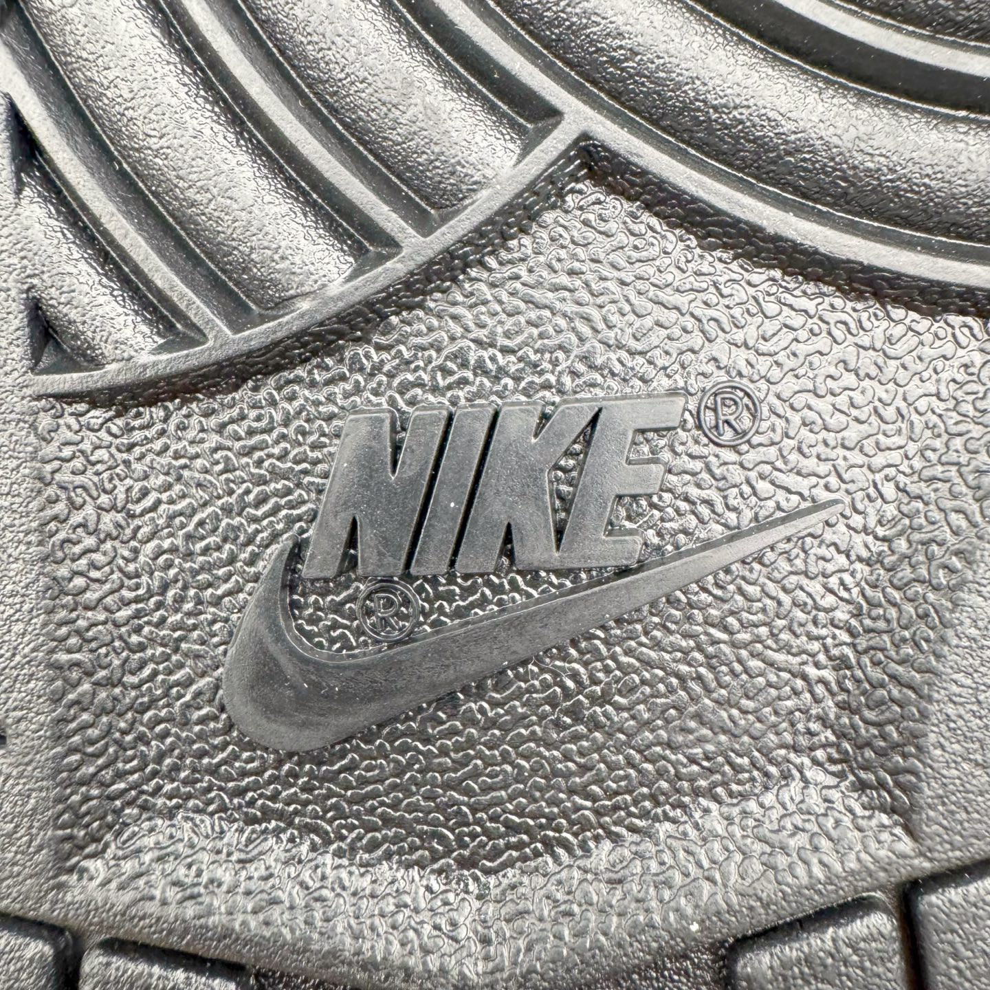 图片[22]-＃纯原 Supreme x Nk Dunk SB Dunk Low 舒适 防滑耐磨低帮板鞋 男女同款 联名亚洲限定黑黄 HQ8487-001 独家原厂航空铝磨具打磨大底 鞋头坡度极致还原 原盒原配 圈内天花板工艺 原厂冲刀 超高清洁度 全鞋零毛边皮料切割 全套原楦原模倾力打造完美版型 采用原厂百宏鞋带以及原厂百宏织唛舌标 内标可供原厂几率过验 原厂中底布黄色点胶 原厂中底布拉帮走线遵循公司‼️尺码：36 36.5 37.5 38 38.5 39 40 40.5 41 42 42.5 43 44 44.5 45 46 47.5-选品中心