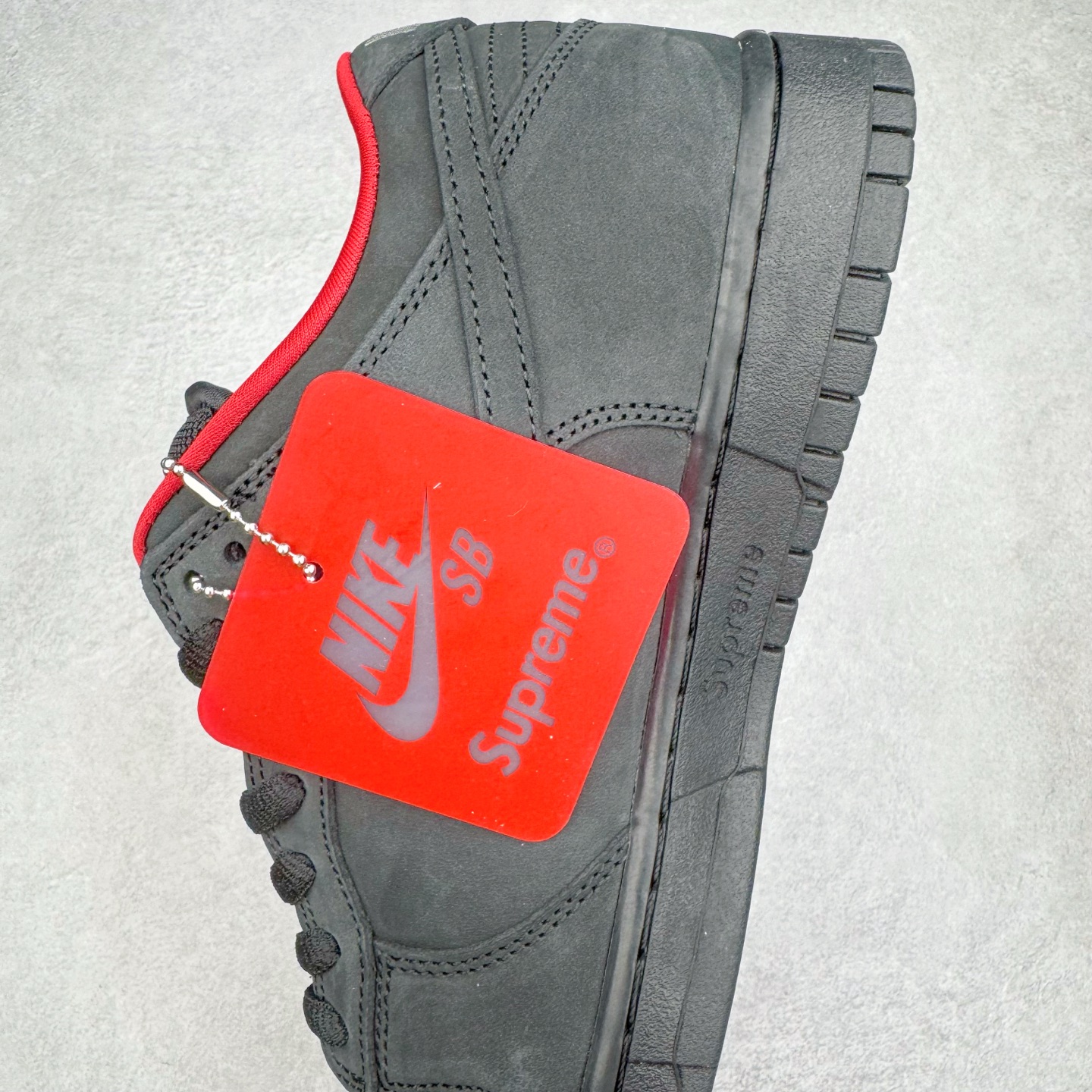 图片[7]-＃纯原 Supreme x Nk Dunk SB Dunk Low 舒适 防滑耐磨低帮板鞋 男女同款 联名亚洲限定黑黄 HQ8487-001 独家原厂航空铝磨具打磨大底 鞋头坡度极致还原 原盒原配 圈内天花板工艺 原厂冲刀 超高清洁度 全鞋零毛边皮料切割 全套原楦原模倾力打造完美版型 采用原厂百宏鞋带以及原厂百宏织唛舌标 内标可供原厂几率过验 原厂中底布黄色点胶 原厂中底布拉帮走线遵循公司‼️尺码：36 36.5 37.5 38 38.5 39 40 40.5 41 42 42.5 43 44 44.5 45 46 47.5-选品中心