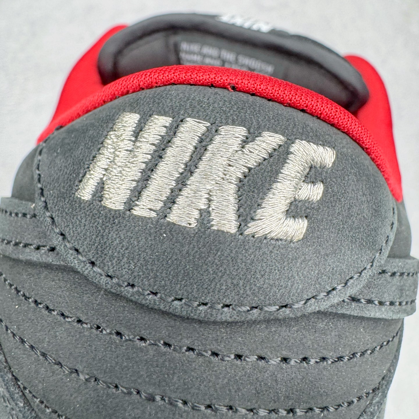 图片[17]-＃纯原 Supreme x Nk Dunk SB Dunk Low 舒适 防滑耐磨低帮板鞋 男女同款 联名亚洲限定黑黄 HQ8487-001 独家原厂航空铝磨具打磨大底 鞋头坡度极致还原 原盒原配 圈内天花板工艺 原厂冲刀 超高清洁度 全鞋零毛边皮料切割 全套原楦原模倾力打造完美版型 采用原厂百宏鞋带以及原厂百宏织唛舌标 内标可供原厂几率过验 原厂中底布黄色点胶 原厂中底布拉帮走线遵循公司‼️尺码：36 36.5 37.5 38 38.5 39 40 40.5 41 42 42.5 43 44 44.5 45 46 47.5-选品中心