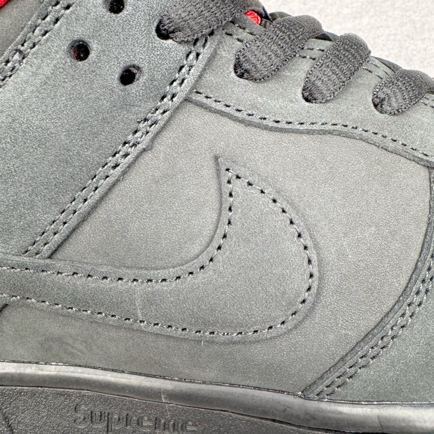 图片[20]-＃纯原 Supreme x Nk Dunk SB Dunk Low 舒适 防滑耐磨低帮板鞋 男女同款 联名亚洲限定黑黄 HQ8487-001 独家原厂航空铝磨具打磨大底 鞋头坡度极致还原 原盒原配 圈内天花板工艺 原厂冲刀 超高清洁度 全鞋零毛边皮料切割 全套原楦原模倾力打造完美版型 采用原厂百宏鞋带以及原厂百宏织唛舌标 内标可供原厂几率过验 原厂中底布黄色点胶 原厂中底布拉帮走线遵循公司‼️尺码：36 36.5 37.5 38 38.5 39 40 40.5 41 42 42.5 43 44 44.5 45 46 47.5-选品中心