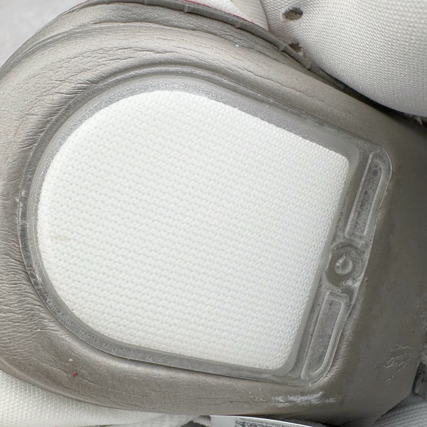 图片[10]-＃纯原 Supreme x Nk Dunk SB Dunk Low 舒适 防滑耐磨低帮板鞋 男女同款 联名亚洲限定白灰 HQ8487-100 独家原厂航空铝磨具打磨大底 鞋头坡度极致还原 原盒原配 圈内天花板工艺 原厂冲刀 超高清洁度 全鞋零毛边皮料切割 全套原楦原模倾力打造完美版型 采用原厂百宏鞋带以及原厂百宏织唛舌标 内标可供原厂几率过验 原厂中底布黄色点胶 原厂中底布拉帮走线遵循公司‼️尺码：36 36.5 37.5 38 38.5 39 40 40.5 41 42 42.5 43 44 44.5 45 46 47.5-选品中心