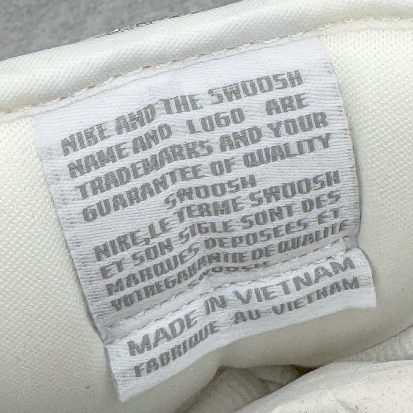 图片[14]-＃纯原 Supreme x Nk Dunk SB Dunk Low 舒适 防滑耐磨低帮板鞋 男女同款 联名亚洲限定白灰 HQ8487-100 独家原厂航空铝磨具打磨大底 鞋头坡度极致还原 原盒原配 圈内天花板工艺 原厂冲刀 超高清洁度 全鞋零毛边皮料切割 全套原楦原模倾力打造完美版型 采用原厂百宏鞋带以及原厂百宏织唛舌标 内标可供原厂几率过验 原厂中底布黄色点胶 原厂中底布拉帮走线遵循公司‼️尺码：36 36.5 37.5 38 38.5 39 40 40.5 41 42 42.5 43 44 44.5 45 46 47.5-选品中心