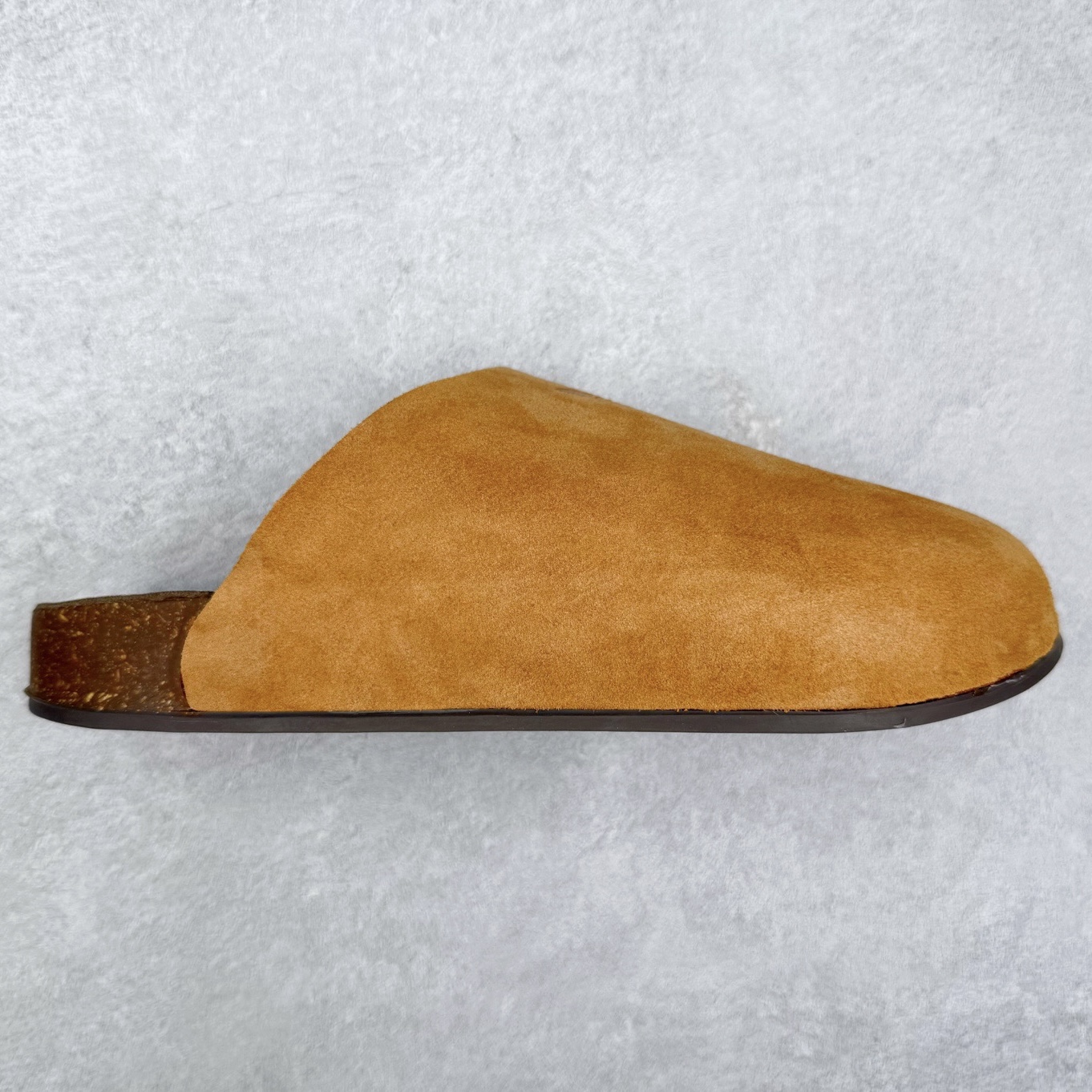 AD Originals Adimule 舒适百搭防磨包头拖鞋 男女同款 实拍调校N版已经零色差零失真 百分百还原实物色彩所见即所得 不存在货不对板色差等低级问题 选购参考实物拍摄 不混卖不参货 只用心做好货严格选品 承诺混一赔十 尺码：36 36.5 37.5 38 38.5 39 40 40.5 41 42 42.5 43 44 44.5 45-选品中心