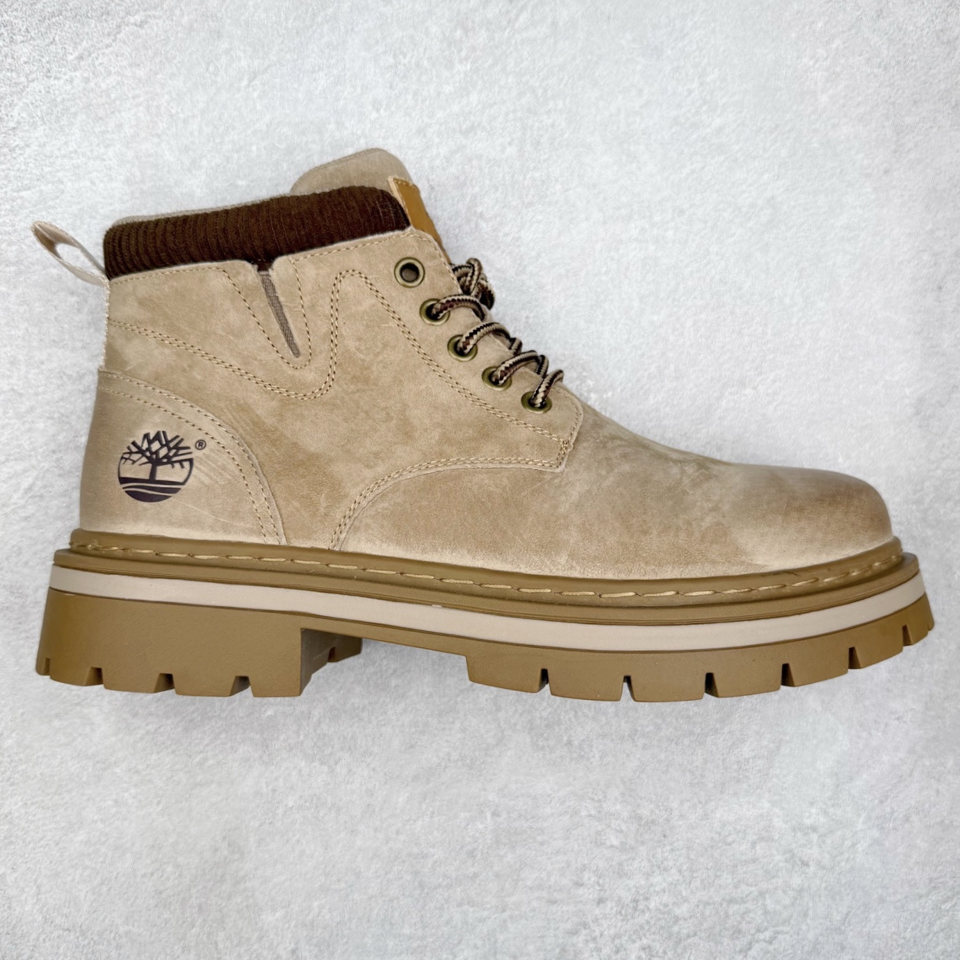 Timberland添柏岚/天伯伦户外中帮休闲大黄靴系列 广东大厂品质 原盒原包装 面料采用意大利🇮🇹顶级磨砂细纹牛皮 搭配防臭防腐真皮乳胶鞋垫 给您完美的穿着体验 质量考究耐穿 型男必备 专治不帅 高品质脚感一流 尺码：38 39 40 41 42 43 44（皮鞋码）-选品中心