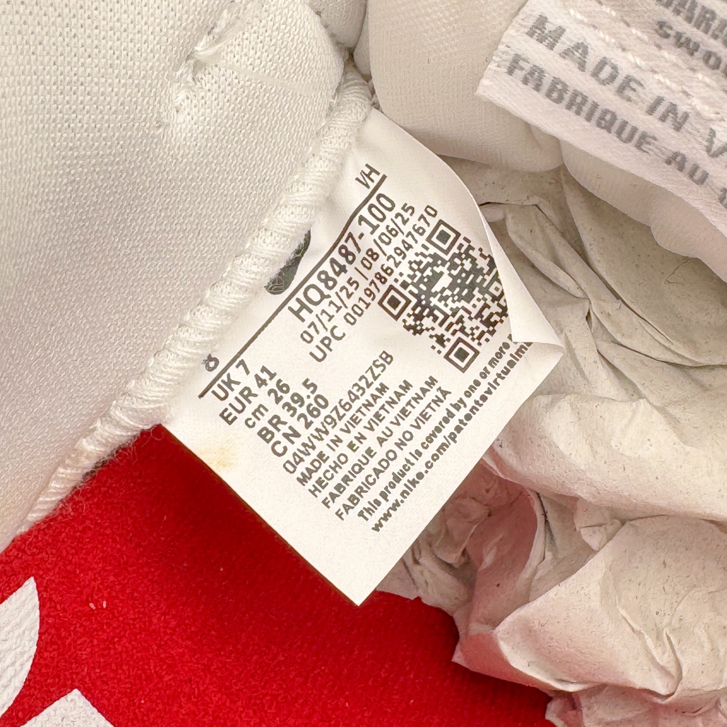 图片[13]-＃YC纯原 Supreme x Nk Dunk SB Dunk Low 舒适 防滑耐磨低帮板鞋 男女同款 联名亚洲限定白灰 HQ8487-100 毫无疑问市场中端王者 实力大厂出品 新配色陆续开发 利润个位数只为口碑 全套原纸板楦头开发 确保原汁原味 完美呈现DUNK版型 一比一鞋头弧度高度鞋身弧度 此版本只针对中端市场 皮料材质有所更替 其他数据细节工艺流程均保持一致 绝不口嗨 细节品控鞋型随意对比 独家私模官方第六代原厂航空铝磨具打磨大底 鞋头坡度极致还原 无解鞋型 原盒原配 圈内天花板工艺 原厂玻璃冲刀 超高清洁度 全鞋零毛边皮料切割 原厂中底布点胶 中底布拉帮走线遵循公司 尺码：40 40.5 41 42 42.5 43 44 44.5 45 46-选品中心