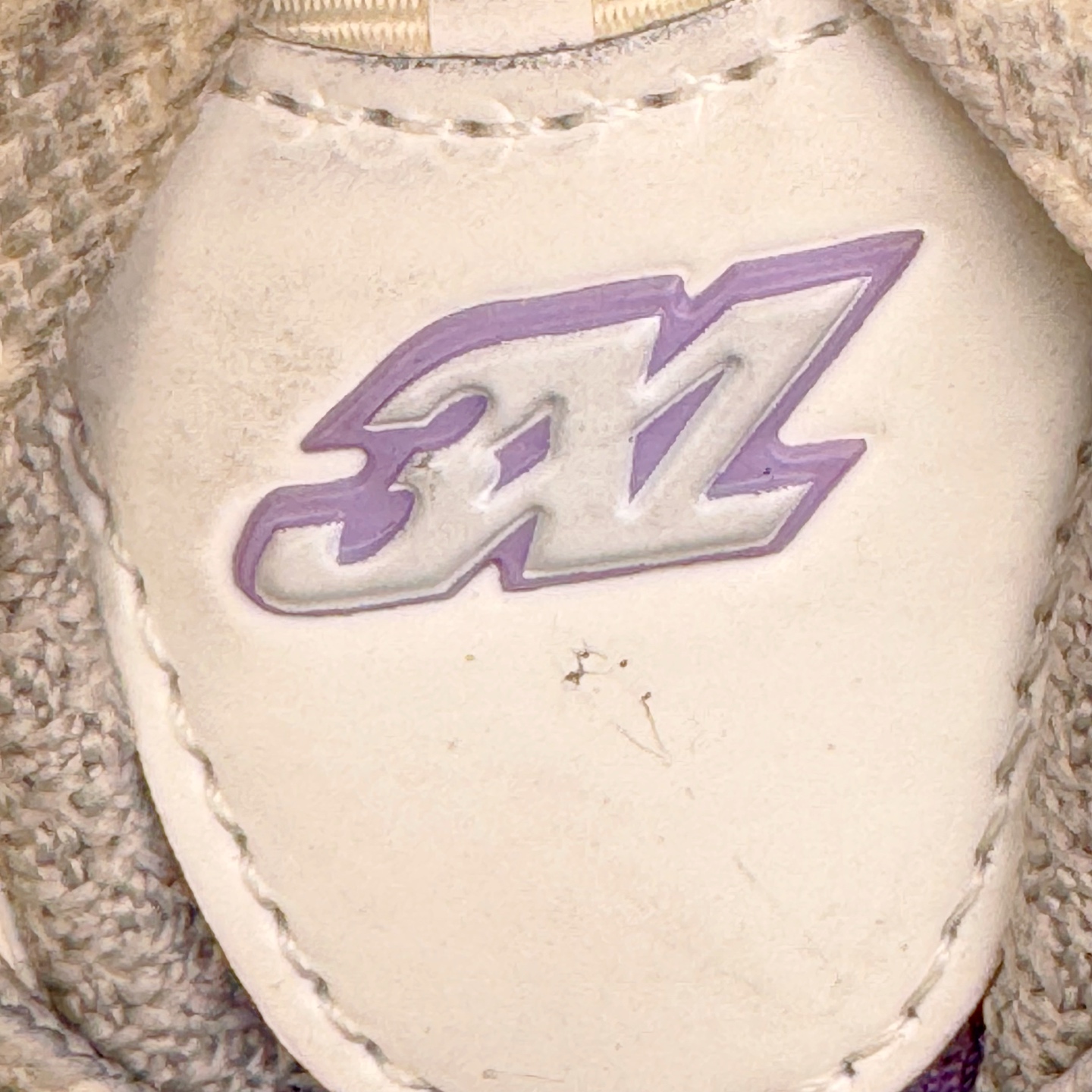 图片[12]-＃VG零售版 BALENCIAGA 3XL Sneakers 巴黎世家十代网布系带低帮走秀复古老爹鞋 全套原纸板楦头开发 最原汁原味的灵魂版型 全鞋荧光划线卡点 胶水把控整洁度追求极致完美 每一双都是工艺品 多重QC质检 超越公司货的品控标准 实实在在的免检产品 原盒原配 正确字体电绣 粗细、位置、大小正确 侧边TPU 透气孔匹配意产原版 正确分离大底 TPU软底 原版一致大底LOGO 立体感十足 原厂皮料水洗做旧 采购原厂网纱 不含皮革 网布材料和聚氨酯 磨损效果 鞋头边缘和后帮 Balenciaga 徽标 鞋面和后跟凸印尺码 鞋舌 3XL 橡胶品牌标识和反光细节 鞋帮拉袢和鞋舌拉祥 配反光细节 备用鞋带在鞋履前侧 可在穿着前取下 便于不同造型搭配 正常尺码 尺码：35 36 37 38 39 40 41 42 43 44 45 46-选品中心