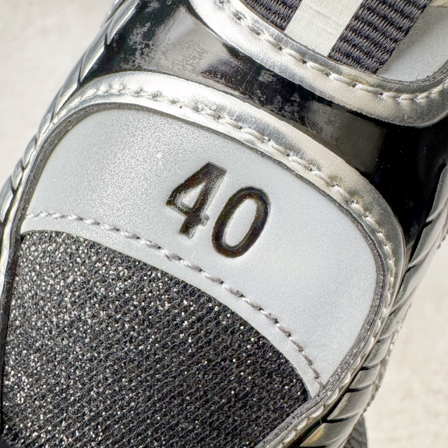 图片[15]-＃VG零售版 BALENCIAGA 3XL Sneakers 巴黎世家十代网布系带低帮走秀复古老爹鞋 全套原纸板楦头开发 最原汁原味的灵魂版型 全鞋荧光划线卡点 胶水把控整洁度追求极致完美 每一双都是工艺品 多重QC质检 超越公司货的品控标准 实实在在的免检产品 原盒原配 正确字体电绣 粗细、位置、大小正确 侧边TPU 透气孔匹配意产原版 正确分离大底 TPU软底 原版一致大底LOGO 立体感十足 原厂皮料水洗做旧 采购原厂网纱 不含皮革 网布材料和聚氨酯 磨损效果 鞋头边缘和后帮 Balenciaga 徽标 鞋面和后跟凸印尺码 鞋舌 3XL 橡胶品牌标识和反光细节 鞋帮拉袢和鞋舌拉祥 配反光细节 备用鞋带在鞋履前侧 可在穿着前取下 便于不同造型搭配 正常尺码 尺码：35 36 37 38 39 40 41 42 43 44 45 46-选品中心