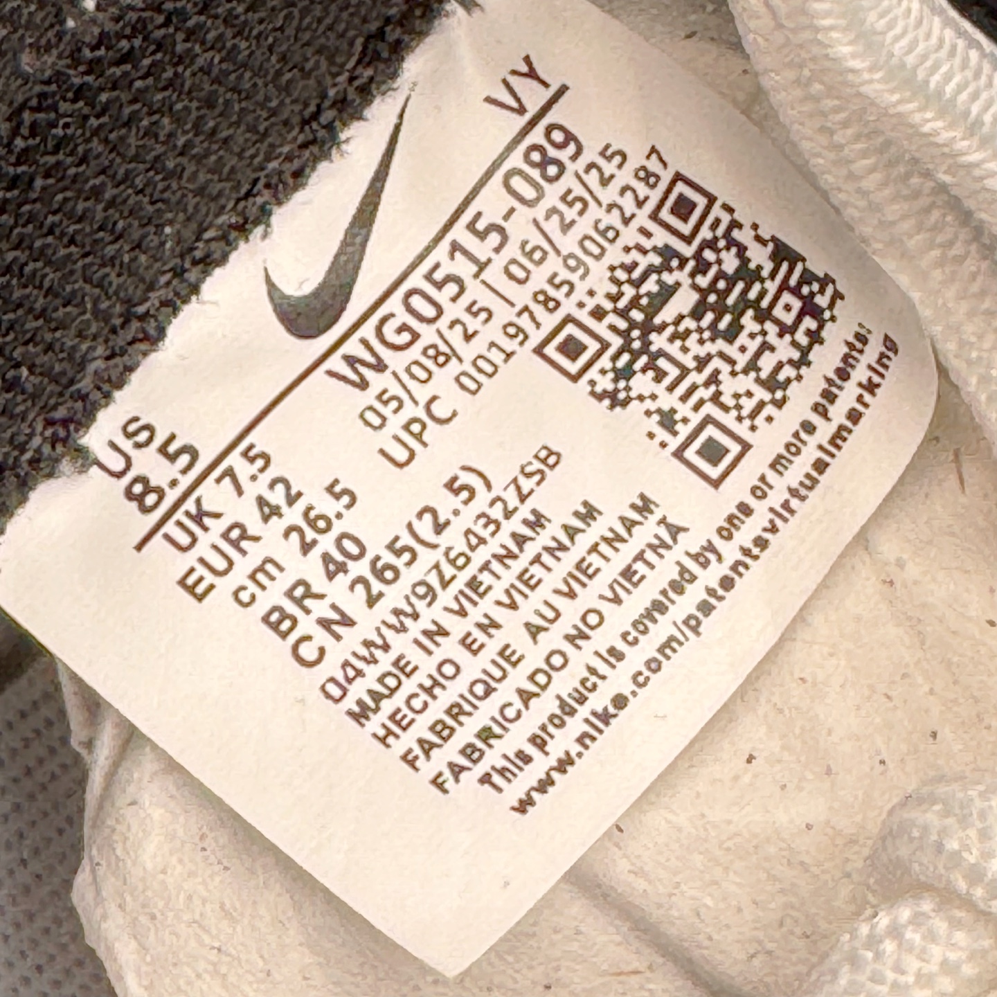 图片[12]-＃YC纯原 NK Dunk Low 冰咖少年 WG0515-089 当晨光漫过杯沿，咖啡的醇香与冰块的清冽在空气中交融，此款以冰咖少年为灵感，将此刻定格成可穿戴的视觉诗篇。鞋身以象牙白为基底，侧翼冰咖棕勾勒出Swoosh的利落剪影，恰似浓缩咖啡注入时的渐变层次，让整体配色如一杯精心调配的冰拿铁，三分冷感，七分高级。定制系列天花板 无原鞋不开发 全系列得物原鞋一比一校对开发 配色持续更新中 终端对接 优势输出 全套原厂楦头原纸板数据档案倾力打造 原汁原味莞产 极致还原 圈内最强针车工艺 高端零售指定版 广东原厂配套原盒原标 鞋盒分三个尺码段 原厂冲刀 超高清洁度 全鞋零毛边皮料切割 采用原厂百宏鞋带以及原厂百宏织唛舌标 内标可供原厂几率过验 进口原装条纹中底布 四线拉帮白色点胶 原厂拉帮手法遵循公司 原厂电绣 极致还原 尺码：36 36.5 37.5 38 38.5 39 40 40.5 41 42 42.5 43 44 44.5 45 46-选品中心