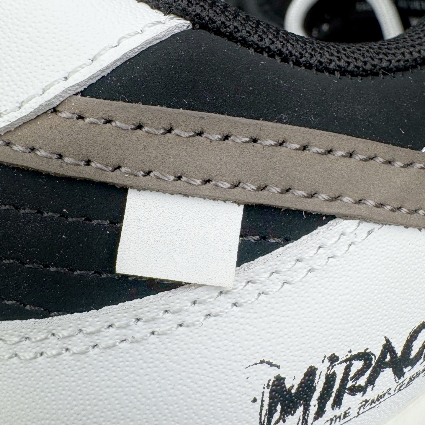 图片[17]-＃YC纯原 NK Dunk Low 冰咖少年 WG0515-089 当晨光漫过杯沿，咖啡的醇香与冰块的清冽在空气中交融，此款以冰咖少年为灵感，将此刻定格成可穿戴的视觉诗篇。鞋身以象牙白为基底，侧翼冰咖棕勾勒出Swoosh的利落剪影，恰似浓缩咖啡注入时的渐变层次，让整体配色如一杯精心调配的冰拿铁，三分冷感，七分高级。定制系列天花板 无原鞋不开发 全系列得物原鞋一比一校对开发 配色持续更新中 终端对接 优势输出 全套原厂楦头原纸板数据档案倾力打造 原汁原味莞产 极致还原 圈内最强针车工艺 高端零售指定版 广东原厂配套原盒原标 鞋盒分三个尺码段 原厂冲刀 超高清洁度 全鞋零毛边皮料切割 采用原厂百宏鞋带以及原厂百宏织唛舌标 内标可供原厂几率过验 进口原装条纹中底布 四线拉帮白色点胶 原厂拉帮手法遵循公司 原厂电绣 极致还原 尺码：36 36.5 37.5 38 38.5 39 40 40.5 41 42 42.5 43 44 44.5 45 46-选品中心