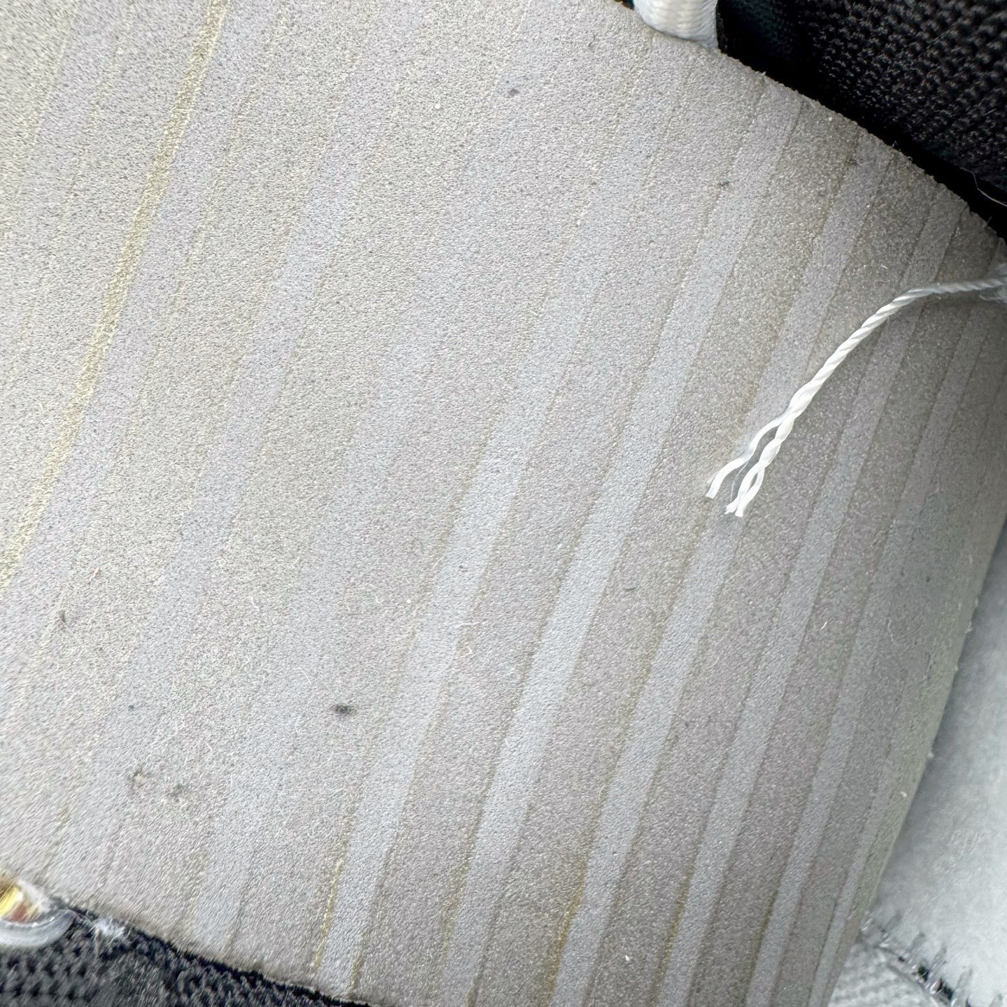 图片[11]-＃YC纯原 NK Dunk Low 冰咖少年 WG0515-089 当晨光漫过杯沿，咖啡的醇香与冰块的清冽在空气中交融，此款以冰咖少年为灵感，将此刻定格成可穿戴的视觉诗篇。鞋身以象牙白为基底，侧翼冰咖棕勾勒出Swoosh的利落剪影，恰似浓缩咖啡注入时的渐变层次，让整体配色如一杯精心调配的冰拿铁，三分冷感，七分高级。定制系列天花板 无原鞋不开发 全系列得物原鞋一比一校对开发 配色持续更新中 终端对接 优势输出 全套原厂楦头原纸板数据档案倾力打造 原汁原味莞产 极致还原 圈内最强针车工艺 高端零售指定版 广东原厂配套原盒原标 鞋盒分三个尺码段 原厂冲刀 超高清洁度 全鞋零毛边皮料切割 采用原厂百宏鞋带以及原厂百宏织唛舌标 内标可供原厂几率过验 进口原装条纹中底布 四线拉帮白色点胶 原厂拉帮手法遵循公司 原厂电绣 极致还原 尺码：36 36.5 37.5 38 38.5 39 40 40.5 41 42 42.5 43 44 44.5 45 46-选品中心