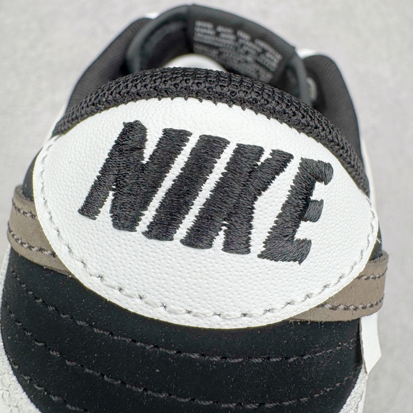 图片[16]-＃YC纯原 NK Dunk Low 冰咖少年 WG0515-089 当晨光漫过杯沿，咖啡的醇香与冰块的清冽在空气中交融，此款以冰咖少年为灵感，将此刻定格成可穿戴的视觉诗篇。鞋身以象牙白为基底，侧翼冰咖棕勾勒出Swoosh的利落剪影，恰似浓缩咖啡注入时的渐变层次，让整体配色如一杯精心调配的冰拿铁，三分冷感，七分高级。定制系列天花板 无原鞋不开发 全系列得物原鞋一比一校对开发 配色持续更新中 终端对接 优势输出 全套原厂楦头原纸板数据档案倾力打造 原汁原味莞产 极致还原 圈内最强针车工艺 高端零售指定版 广东原厂配套原盒原标 鞋盒分三个尺码段 原厂冲刀 超高清洁度 全鞋零毛边皮料切割 采用原厂百宏鞋带以及原厂百宏织唛舌标 内标可供原厂几率过验 进口原装条纹中底布 四线拉帮白色点胶 原厂拉帮手法遵循公司 原厂电绣 极致还原 尺码：36 36.5 37.5 38 38.5 39 40 40.5 41 42 42.5 43 44 44.5 45 46-选品中心