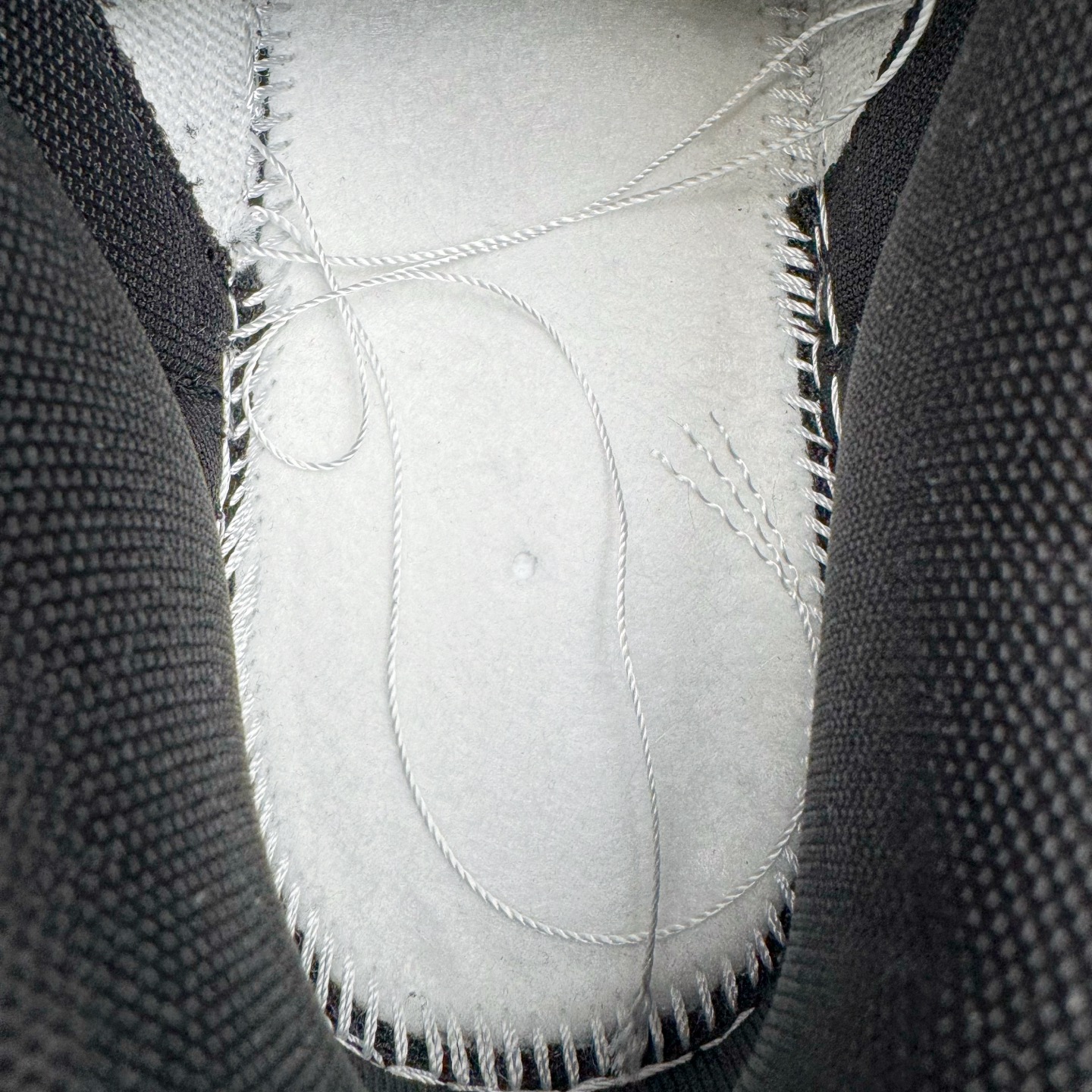 图片[10]-＃YC纯原 NK Dunk Low 冰咖少年 WG0515-089 当晨光漫过杯沿，咖啡的醇香与冰块的清冽在空气中交融，此款以冰咖少年为灵感，将此刻定格成可穿戴的视觉诗篇。鞋身以象牙白为基底，侧翼冰咖棕勾勒出Swoosh的利落剪影，恰似浓缩咖啡注入时的渐变层次，让整体配色如一杯精心调配的冰拿铁，三分冷感，七分高级。定制系列天花板 无原鞋不开发 全系列得物原鞋一比一校对开发 配色持续更新中 终端对接 优势输出 全套原厂楦头原纸板数据档案倾力打造 原汁原味莞产 极致还原 圈内最强针车工艺 高端零售指定版 广东原厂配套原盒原标 鞋盒分三个尺码段 原厂冲刀 超高清洁度 全鞋零毛边皮料切割 采用原厂百宏鞋带以及原厂百宏织唛舌标 内标可供原厂几率过验 进口原装条纹中底布 四线拉帮白色点胶 原厂拉帮手法遵循公司 原厂电绣 极致还原 尺码：36 36.5 37.5 38 38.5 39 40 40.5 41 42 42.5 43 44 44.5 45 46-选品中心