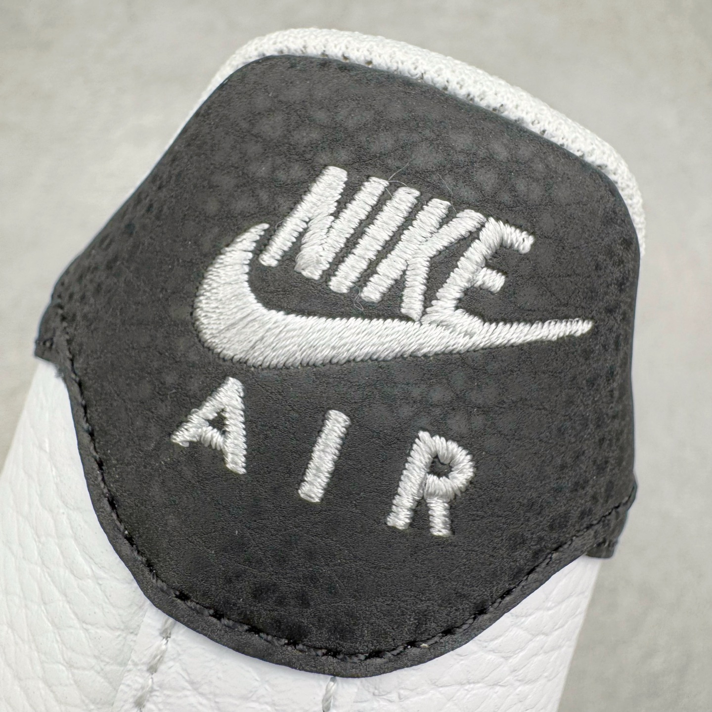 图片[17]-＃GX NK Air Force 1 Low \’07 空军一号低帮经典板鞋 白黑 CT2302-100 经典老鞋 完美复刻 不规则波浪大底咬花 全鞋电脑针车 工整有序 视觉效果满分 原厂拉帮手法 标准四线 密度针距针孔大小控制到位 原装反口里网布海绵 正确卡色网眼大小 新版鞋撑改用纸团代替 原厂港宝加持完美还原灵魂版型 原盒原配从里到外百分百还原 原厂全头层原厂皮料 原标原盒 内置Sole气垫 中底白色背胶 中底划线 已经无限的接近公司 原厂楦头 原厂刺绣 后跟弧度修正 独家私模最大开发到48.5 尺码：35.5 36 37.5 38 38.5 39 40 40.5 41 42 42.5 43 44 44.5 45 46 47.5 48.5-选品中心