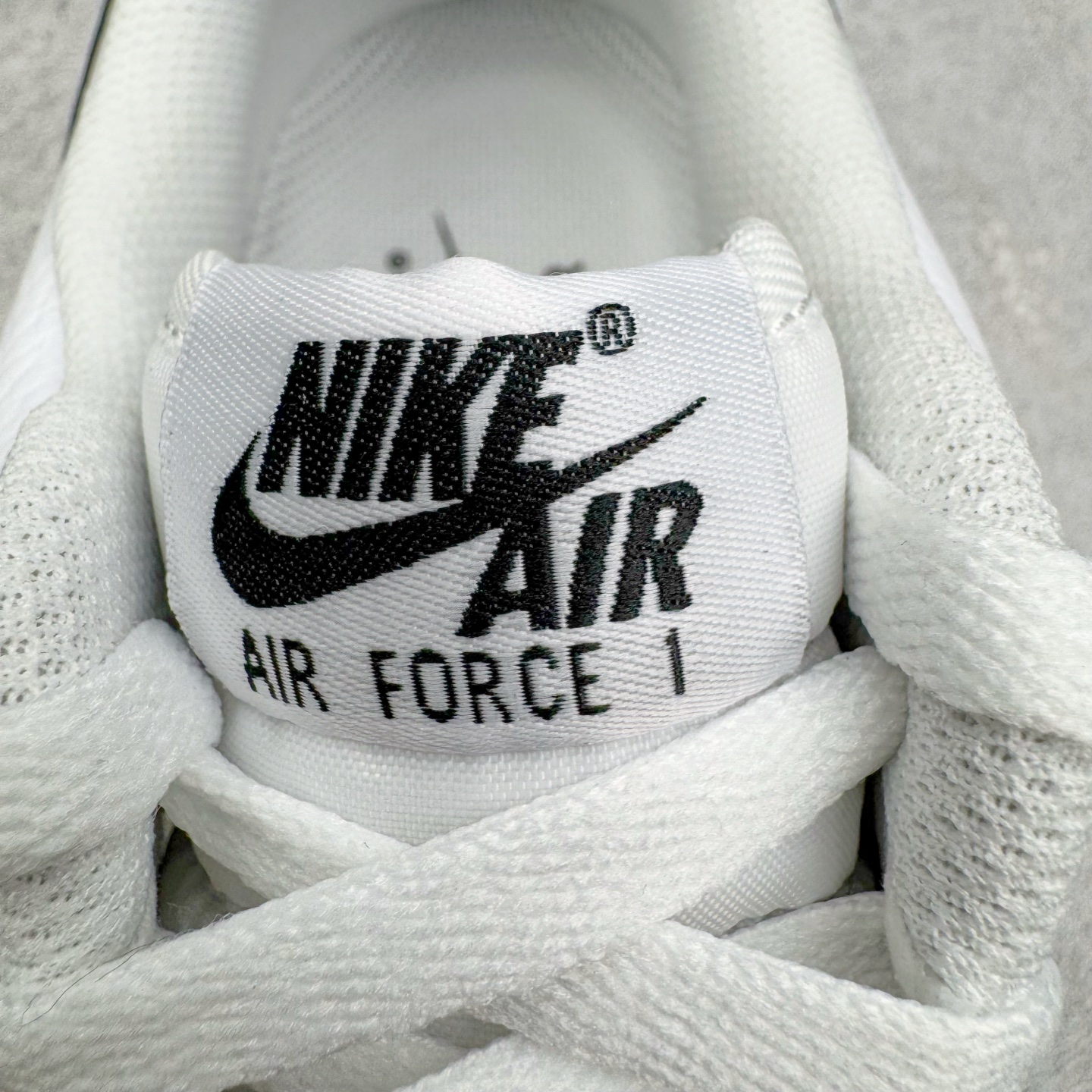 图片[14]-＃GX NK Air Force 1 Low \’07 空军一号低帮经典板鞋 白黑 CT2302-100 经典老鞋 完美复刻 不规则波浪大底咬花 全鞋电脑针车 工整有序 视觉效果满分 原厂拉帮手法 标准四线 密度针距针孔大小控制到位 原装反口里网布海绵 正确卡色网眼大小 新版鞋撑改用纸团代替 原厂港宝加持完美还原灵魂版型 原盒原配从里到外百分百还原 原厂全头层原厂皮料 原标原盒 内置Sole气垫 中底白色背胶 中底划线 已经无限的接近公司 原厂楦头 原厂刺绣 后跟弧度修正 独家私模最大开发到48.5 尺码：35.5 36 37.5 38 38.5 39 40 40.5 41 42 42.5 43 44 44.5 45 46 47.5 48.5-选品中心