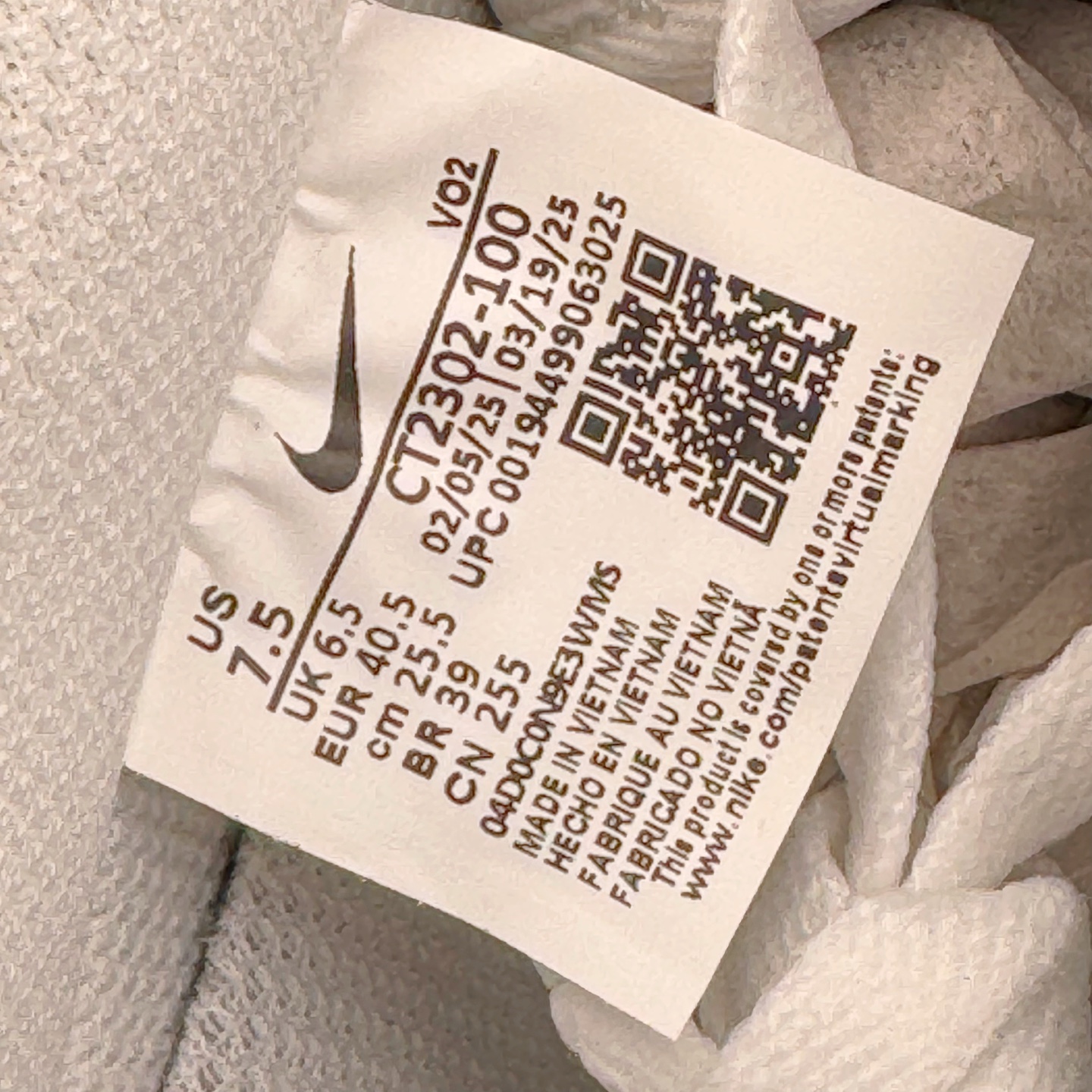 图片[12]-＃GX NK Air Force 1 Low \’07 空军一号低帮经典板鞋 白黑 CT2302-100 经典老鞋 完美复刻 不规则波浪大底咬花 全鞋电脑针车 工整有序 视觉效果满分 原厂拉帮手法 标准四线 密度针距针孔大小控制到位 原装反口里网布海绵 正确卡色网眼大小 新版鞋撑改用纸团代替 原厂港宝加持完美还原灵魂版型 原盒原配从里到外百分百还原 原厂全头层原厂皮料 原标原盒 内置Sole气垫 中底白色背胶 中底划线 已经无限的接近公司 原厂楦头 原厂刺绣 后跟弧度修正 独家私模最大开发到48.5 尺码：35.5 36 37.5 38 38.5 39 40 40.5 41 42 42.5 43 44 44.5 45 46 47.5 48.5-选品中心