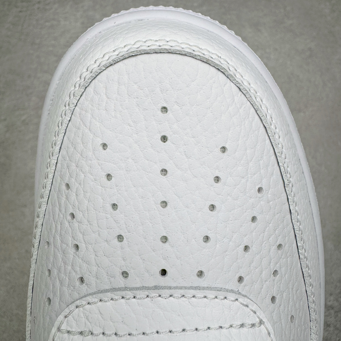 图片[16]-＃GX NK Air Force 1 Low \’07 空军一号低帮经典板鞋 白黑 CT2302-100 经典老鞋 完美复刻 不规则波浪大底咬花 全鞋电脑针车 工整有序 视觉效果满分 原厂拉帮手法 标准四线 密度针距针孔大小控制到位 原装反口里网布海绵 正确卡色网眼大小 新版鞋撑改用纸团代替 原厂港宝加持完美还原灵魂版型 原盒原配从里到外百分百还原 原厂全头层原厂皮料 原标原盒 内置Sole气垫 中底白色背胶 中底划线 已经无限的接近公司 原厂楦头 原厂刺绣 后跟弧度修正 独家私模最大开发到48.5 尺码：35.5 36 37.5 38 38.5 39 40 40.5 41 42 42.5 43 44 44.5 45 46 47.5 48.5-选品中心