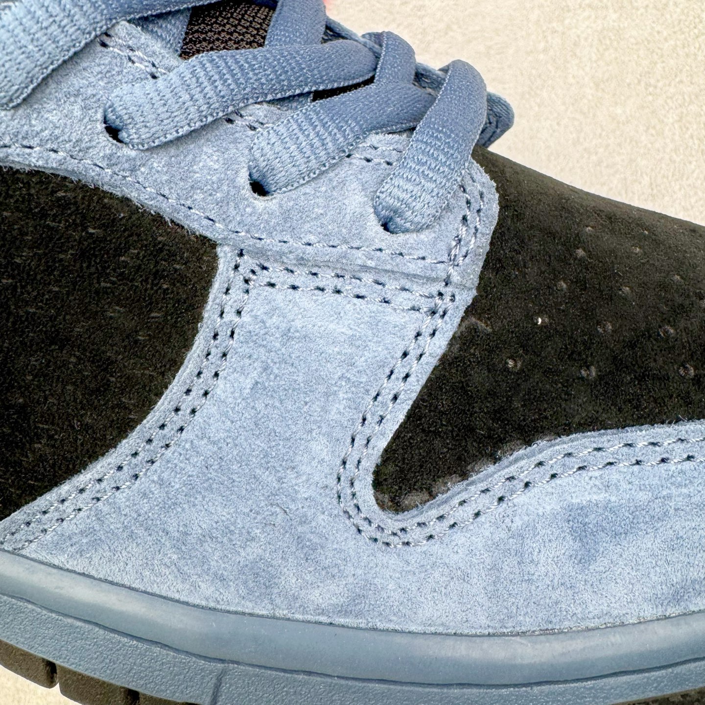 图片[18]-＃纯原 Supreme x Nk Dunk SB Dunk Low 舒适 防滑耐磨低帮板鞋 男女同款 联名美国限定米蓝 HQ8487-400 独家原厂航空铝磨具打磨大底 鞋头坡度极致还原 原盒原配 圈内天花板工艺 原厂冲刀 超高清洁度 全鞋零毛边皮料切割 全套原楦原模倾力打造完美版型 采用原厂百宏鞋带以及原厂百宏织唛舌标 内标可供原厂几率过验 原厂中底布黄色点胶 原厂中底布拉帮走线遵循公司‼️尺码：36 36.5 37.5 38 38.5 39 40 40.5 41 42 42.5 43 44 44.5 45 46 47.5-选品中心