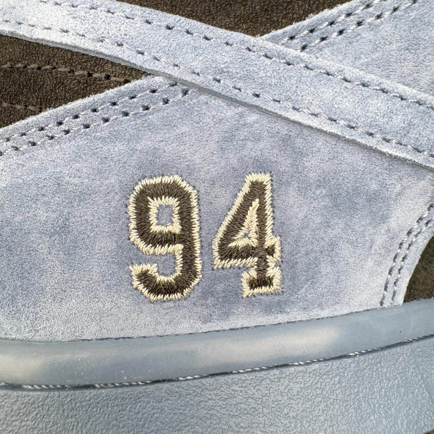 图片[17]-＃纯原 Supreme x Nk Dunk SB Dunk Low 舒适 防滑耐磨低帮板鞋 男女同款 联名美国限定米蓝 HQ8487-400 独家原厂航空铝磨具打磨大底 鞋头坡度极致还原 原盒原配 圈内天花板工艺 原厂冲刀 超高清洁度 全鞋零毛边皮料切割 全套原楦原模倾力打造完美版型 采用原厂百宏鞋带以及原厂百宏织唛舌标 内标可供原厂几率过验 原厂中底布黄色点胶 原厂中底布拉帮走线遵循公司‼️尺码：36 36.5 37.5 38 38.5 39 40 40.5 41 42 42.5 43 44 44.5 45 46 47.5-选品中心