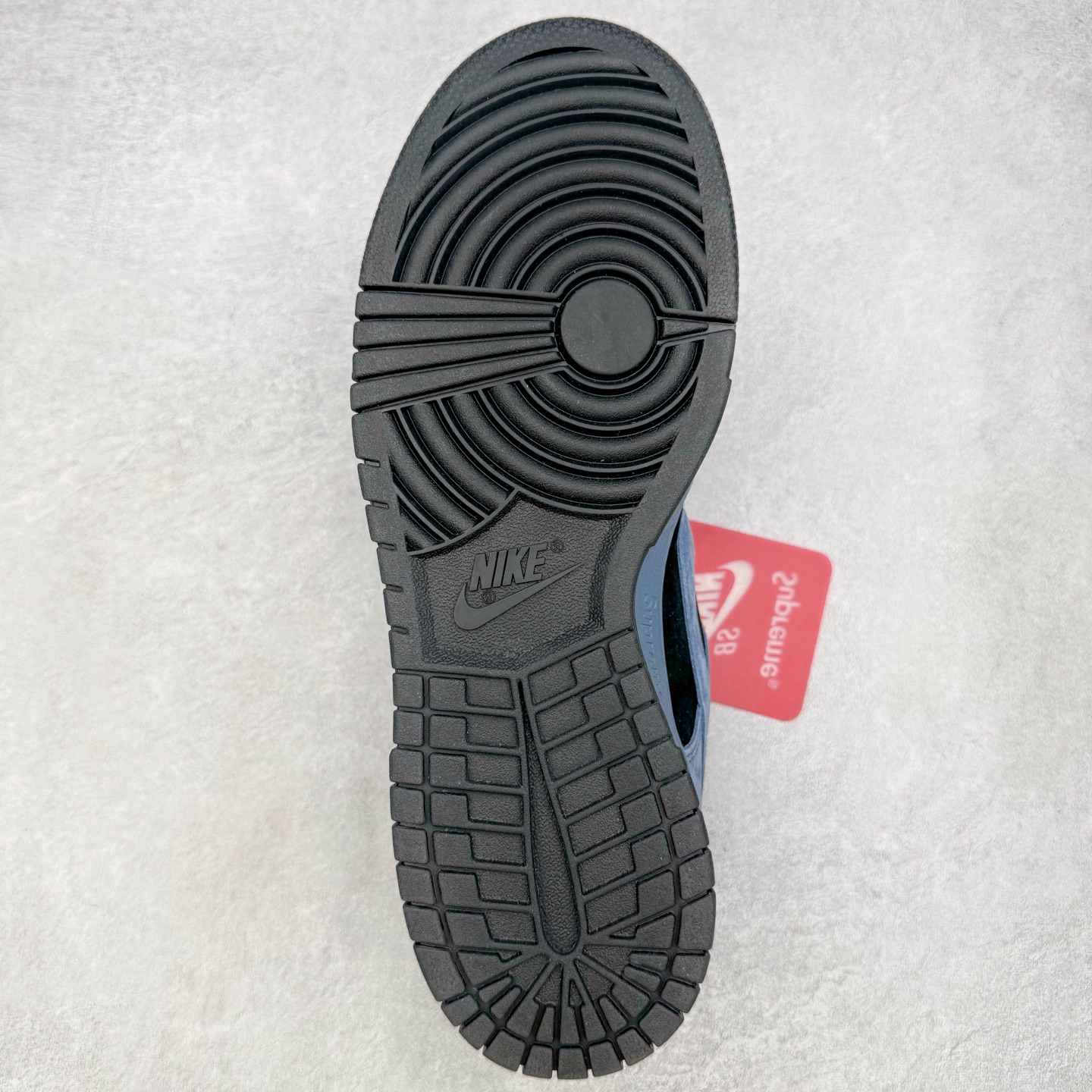 图片[9]-＃纯原 Supreme x Nk Dunk SB Dunk Low 舒适 防滑耐磨低帮板鞋 男女同款 联名美国限定米蓝 HQ8487-400 独家原厂航空铝磨具打磨大底 鞋头坡度极致还原 原盒原配 圈内天花板工艺 原厂冲刀 超高清洁度 全鞋零毛边皮料切割 全套原楦原模倾力打造完美版型 采用原厂百宏鞋带以及原厂百宏织唛舌标 内标可供原厂几率过验 原厂中底布黄色点胶 原厂中底布拉帮走线遵循公司‼️尺码：36 36.5 37.5 38 38.5 39 40 40.5 41 42 42.5 43 44 44.5 45 46 47.5-选品中心