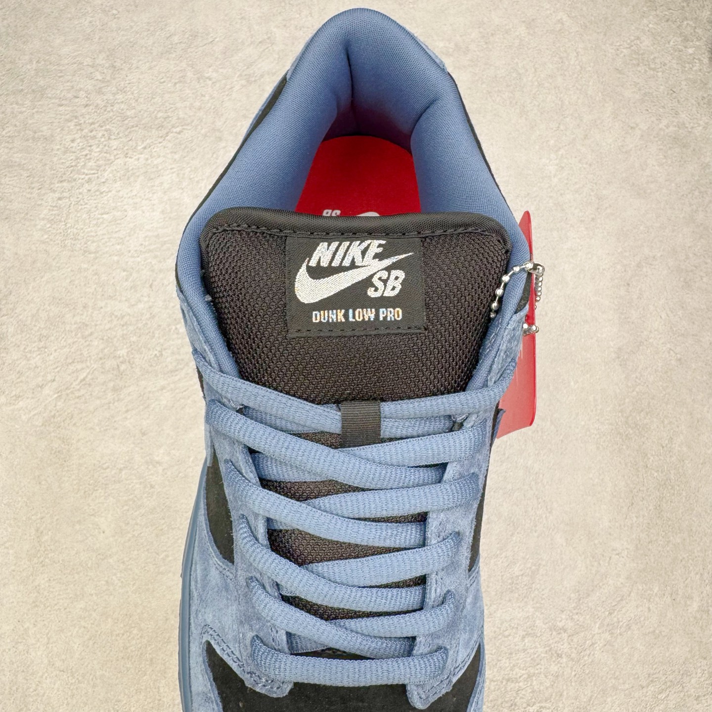 图片[5]-＃纯原 Supreme x Nk Dunk SB Dunk Low 舒适 防滑耐磨低帮板鞋 男女同款 联名美国限定米蓝 HQ8487-400 独家原厂航空铝磨具打磨大底 鞋头坡度极致还原 原盒原配 圈内天花板工艺 原厂冲刀 超高清洁度 全鞋零毛边皮料切割 全套原楦原模倾力打造完美版型 采用原厂百宏鞋带以及原厂百宏织唛舌标 内标可供原厂几率过验 原厂中底布黄色点胶 原厂中底布拉帮走线遵循公司‼️尺码：36 36.5 37.5 38 38.5 39 40 40.5 41 42 42.5 43 44 44.5 45 46 47.5-选品中心