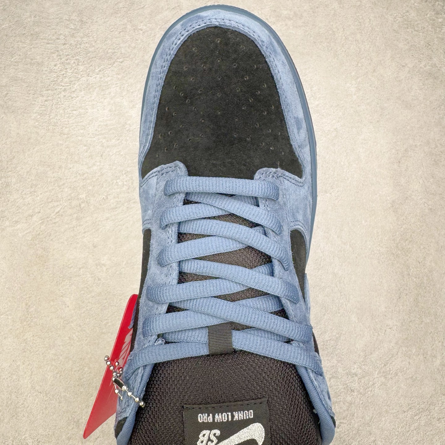 图片[4]-＃纯原 Supreme x Nk Dunk SB Dunk Low 舒适 防滑耐磨低帮板鞋 男女同款 联名美国限定米蓝 HQ8487-400 独家原厂航空铝磨具打磨大底 鞋头坡度极致还原 原盒原配 圈内天花板工艺 原厂冲刀 超高清洁度 全鞋零毛边皮料切割 全套原楦原模倾力打造完美版型 采用原厂百宏鞋带以及原厂百宏织唛舌标 内标可供原厂几率过验 原厂中底布黄色点胶 原厂中底布拉帮走线遵循公司‼️尺码：36 36.5 37.5 38 38.5 39 40 40.5 41 42 42.5 43 44 44.5 45 46 47.5-选品中心