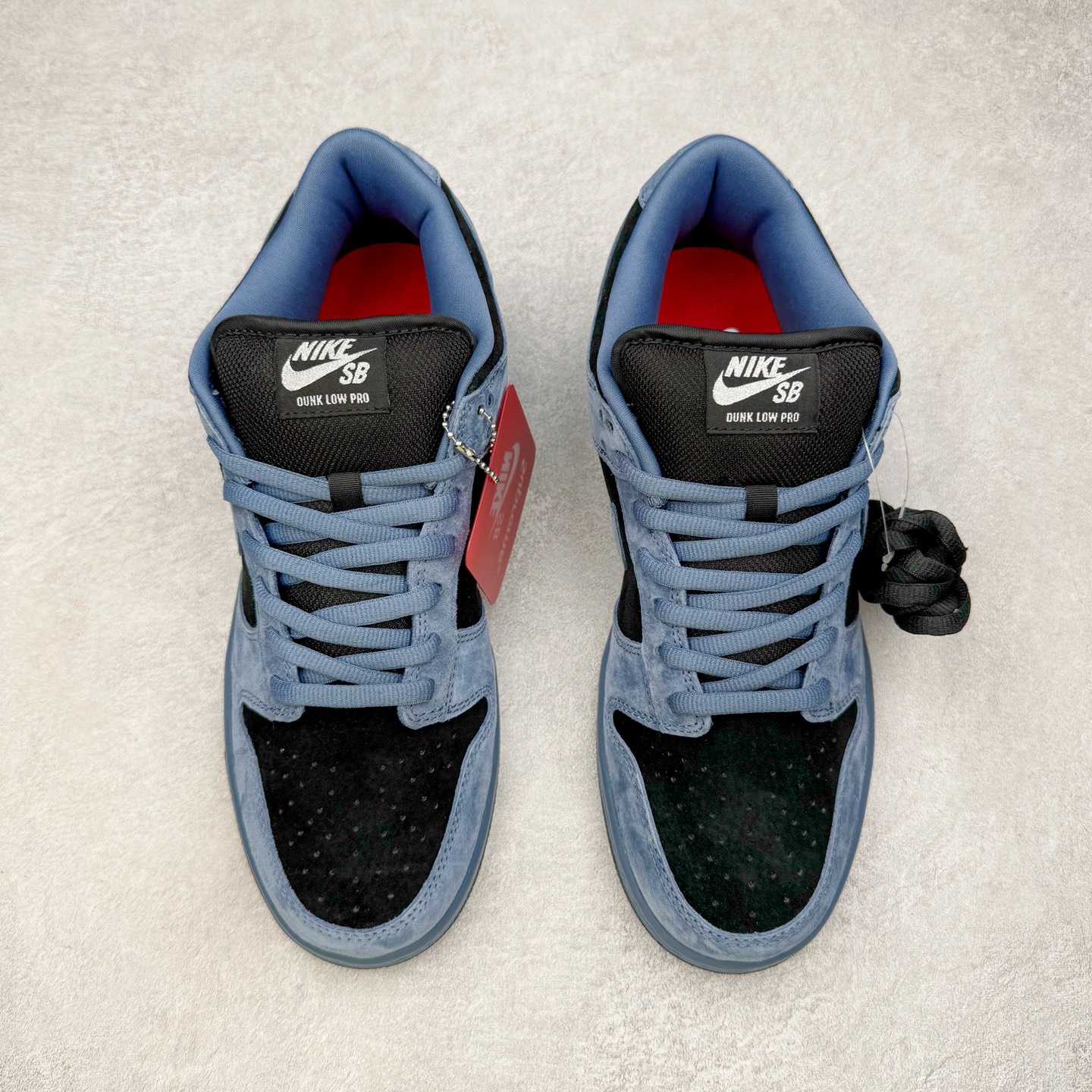 图片[2]-＃纯原 Supreme x Nk Dunk SB Dunk Low 舒适 防滑耐磨低帮板鞋 男女同款 联名美国限定米蓝 HQ8487-400 独家原厂航空铝磨具打磨大底 鞋头坡度极致还原 原盒原配 圈内天花板工艺 原厂冲刀 超高清洁度 全鞋零毛边皮料切割 全套原楦原模倾力打造完美版型 采用原厂百宏鞋带以及原厂百宏织唛舌标 内标可供原厂几率过验 原厂中底布黄色点胶 原厂中底布拉帮走线遵循公司‼️尺码：36 36.5 37.5 38 38.5 39 40 40.5 41 42 42.5 43 44 44.5 45 46 47.5-选品中心