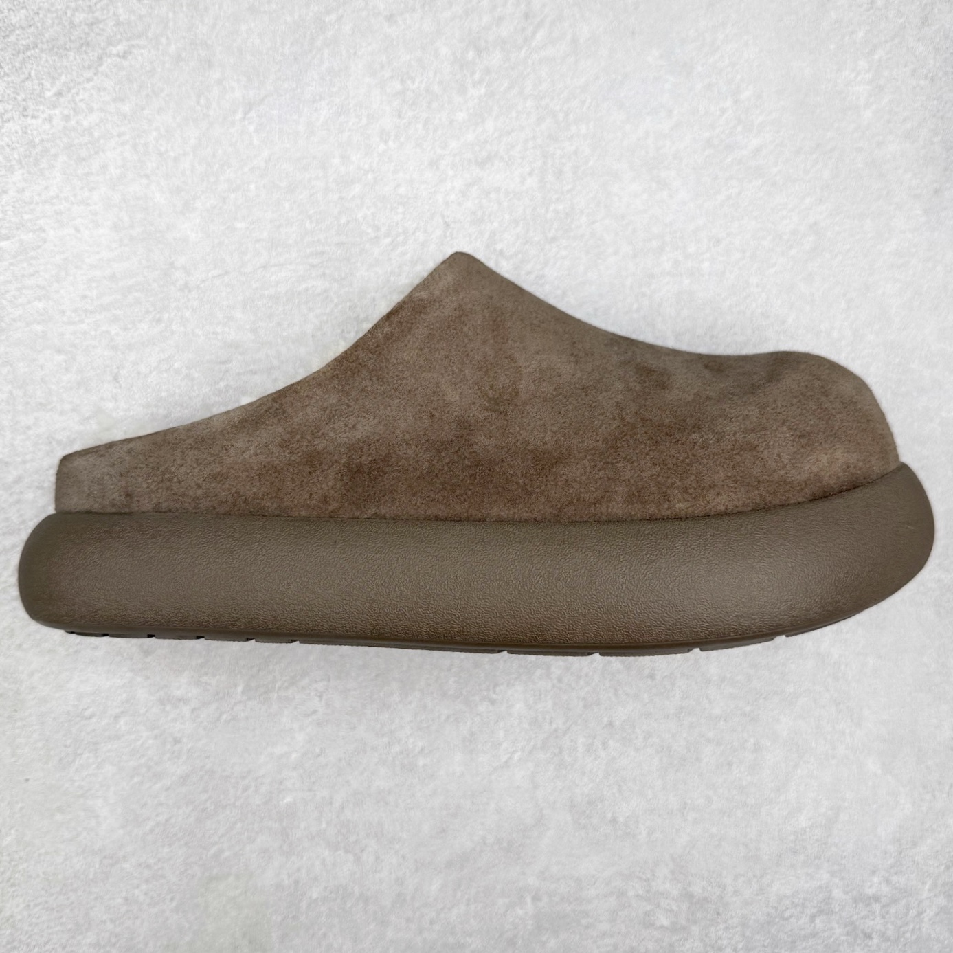 UGG 1618 经典秋冬羊皮毛一体雪地靴 隆丰A级澳洲进口羊皮毛一体 完全遵循ZP工艺流程 代工厂原厂版师 秉承无原鞋不开发选择 注重每一处细节 市面最正版型 TREADLITE\\\