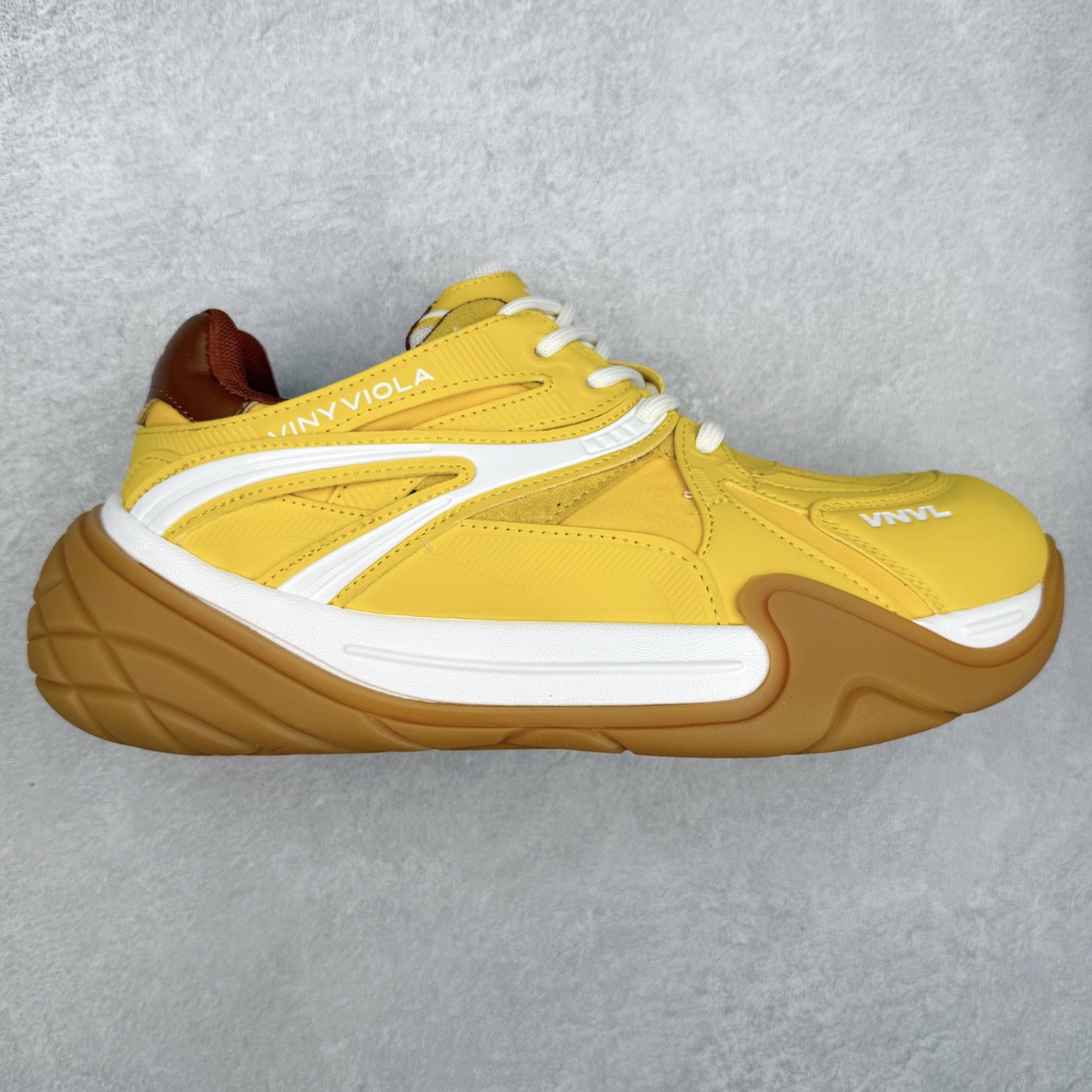 【檀健次杨洋IU李知恩同款】 VINYVIOLA维尼维拉 GAT系列厚底德训鞋 上脚包裹性真的不要太舒适 透气不闷脚➕减震效果也很舒适 侧边的流动线条也很有美感～ 不管日常通勤还是时尚出街，回头率💯～ 尺码：35 36 37 38 39 40-选品中心