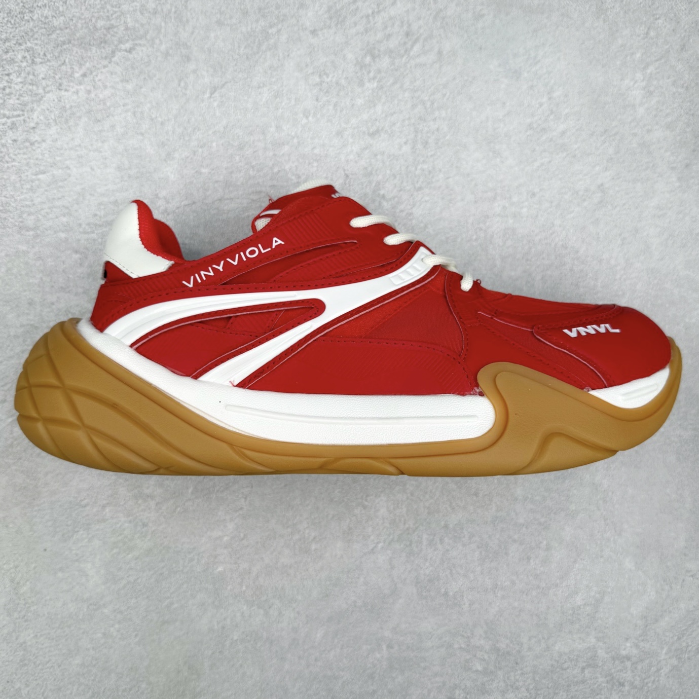 【檀健次杨洋IU李知恩同款】 VINYVIOLA维尼维拉 GAT系列厚底德训鞋 上脚包裹性真的不要太舒适 透气不闷脚➕减震效果也很舒适 侧边的流动线条也很有美感～ 不管日常通勤还是时尚出街，回头率💯～ 尺码：35 36 37 38 39 40-选品中心