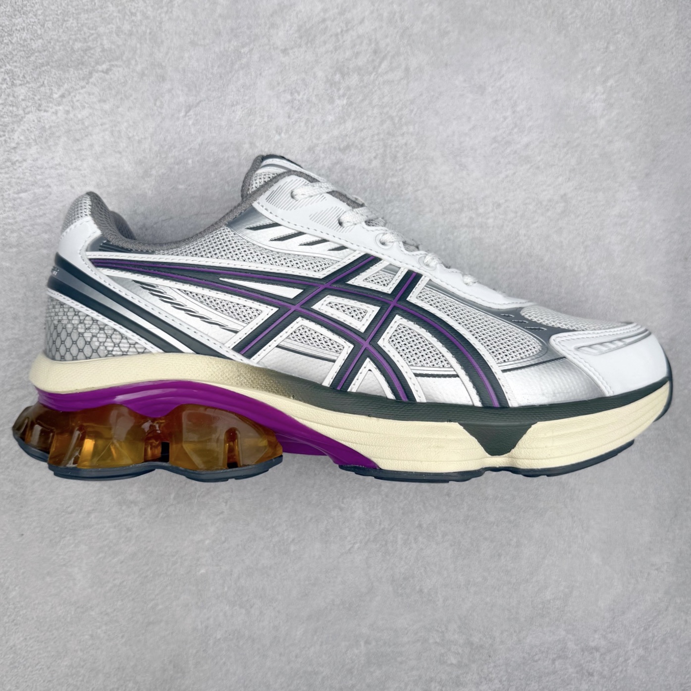 ASICS GEL-KINETIC FLUENT 舒适百搭 合成革耐磨 低帮 休闲跑步鞋 男女同款 ASICS（亚瑟士）是日本实业家鬼冢喜八郎创立的跑鞋运动品牌，名字想法源自著名的拉丁谚语“AnimaSana In Corpore Sano”，意为“健全的精神寓于强健的体魄”。正如其名字的含义，ASICS亚瑟士一直坚信保持身体的健康与活力是打造健康快乐的生活方式的最佳途径。亚瑟士的跑鞋、篮球鞋等系列集专业与美貌于一身，拥有极高的热度。2016年，ASICS在“2016年日本最佳全球品牌”排行榜名列第17名。尺码：36 37 37.5 38 39 39.5 40 40.5 41.5 42 42.5 43.5 44 45-选品中心