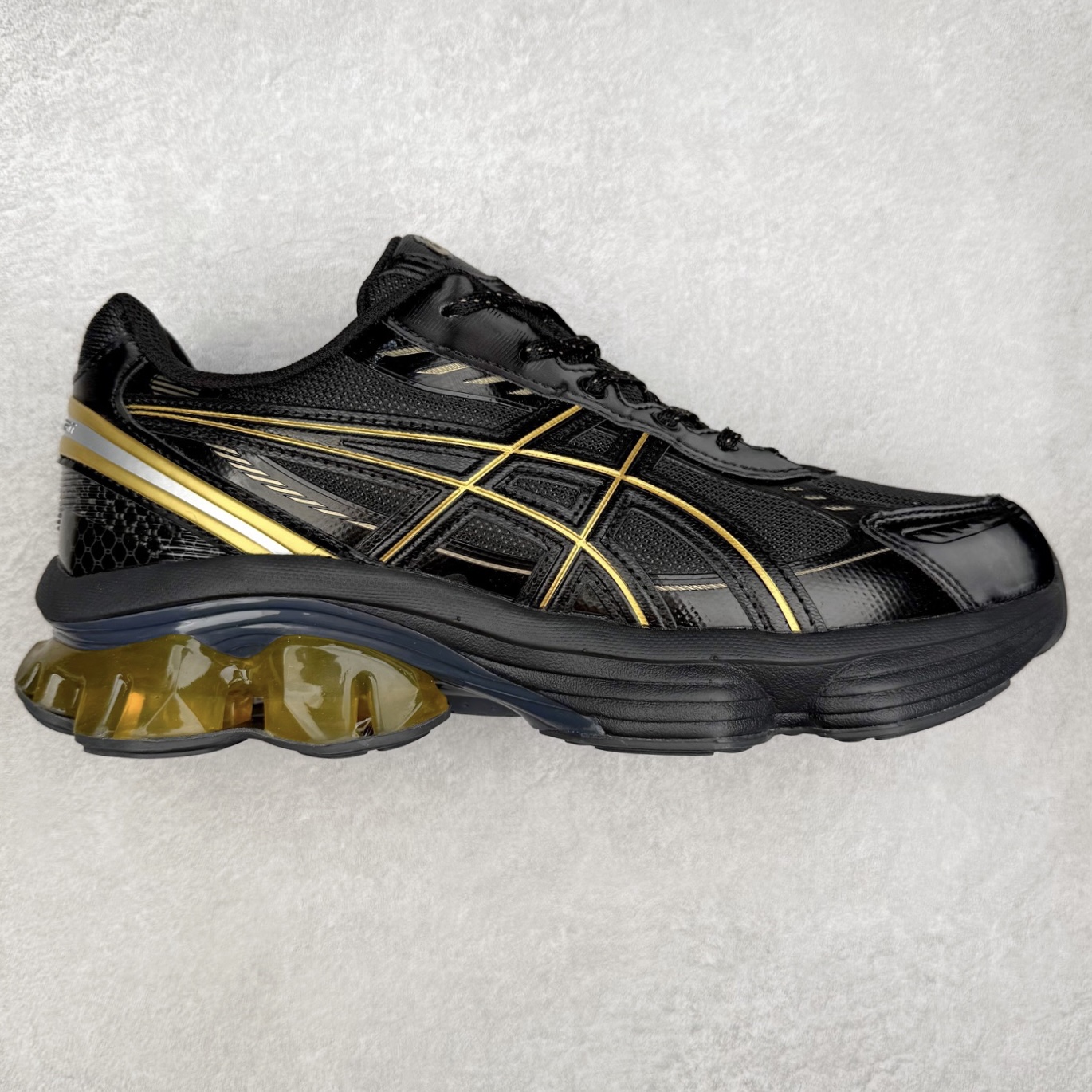 ASICS GEL-KINETIC FLUENT 舒适百搭 合成革耐磨 低帮 休闲跑步鞋 男女同款 ASICS（亚瑟士）是日本实业家鬼冢喜八郎创立的跑鞋运动品牌，名字想法源自著名的拉丁谚语“AnimaSana In Corpore Sano”，意为“健全的精神寓于强健的体魄”。正如其名字的含义，ASICS亚瑟士一直坚信保持身体的健康与活力是打造健康快乐的生活方式的最佳途径。亚瑟士的跑鞋、篮球鞋等系列集专业与美貌于一身，拥有极高的热度。2016年，ASICS在“2016年日本最佳全球品牌”排行榜名列第17名。尺码：36 37 37.5 38 39 39.5 40 40.5 41.5 42 42.5 43.5 44 45-选品中心