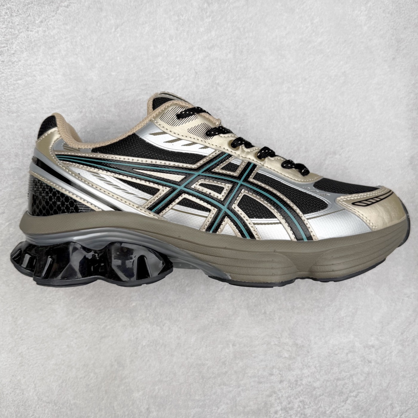 ASICS GEL-KINETIC FLUENT 舒适百搭 合成革耐磨 低帮 休闲跑步鞋 男女同款 ASICS（亚瑟士）是日本实业家鬼冢喜八郎创立的跑鞋运动品牌，名字想法源自著名的拉丁谚语“AnimaSana In Corpore Sano”，意为“健全的精神寓于强健的体魄”。正如其名字的含义，ASICS亚瑟士一直坚信保持身体的健康与活力是打造健康快乐的生活方式的最佳途径。亚瑟士的跑鞋、篮球鞋等系列集专业与美貌于一身，拥有极高的热度。2016年，ASICS在“2016年日本最佳全球品牌”排行榜名列第17名。尺码：36 37 37.5 38 39 39.5 40 40.5 41.5 42 42.5 43.5 44 45-选品中心