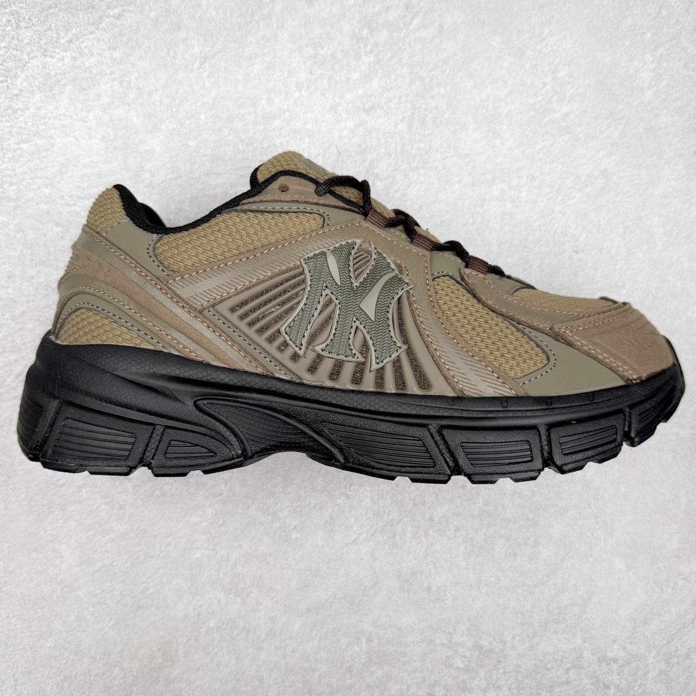 MLB TROPHY RUNNER 织物合成革 潮流时尚百搭复古撞色大Logo情侣运动网面 减震耐磨透气 低帮 生活休闲鞋 男女同款 实拍调校N版已经零色差零失真 百分百还原实物色彩所见即所得 不存在货不对板色差等低级问题 选购参考实物拍摄 不混卖不参货 只用心做好货严格选品 承诺混一赔十 尺码：36 36.5 37.5 38 38.5 39 40 40.5 41 42 42.5 43 44 44.5 45-选品中心