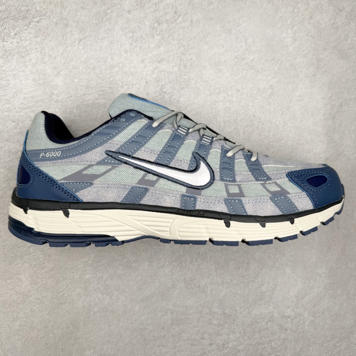 NK P-6000 系列低帮复古老爹风休闲运动舒适慢跑鞋 IH3646-499 融合 Pegasus 过往运动鞋设计 助力 21 世纪早期跑步运动跃升时尚新高度 采用透气网眼布、运动风格线条和耐穿覆面 兼具吸睛外观和舒适感受 中底泡绵以田径赛道为灵感 打造厚实设计 缔造出众缓震性能 尺码：36 36.5 37.5 38 38.5 39 40 40.5 41 42 42.5 43 44 44.5 45-选品中心