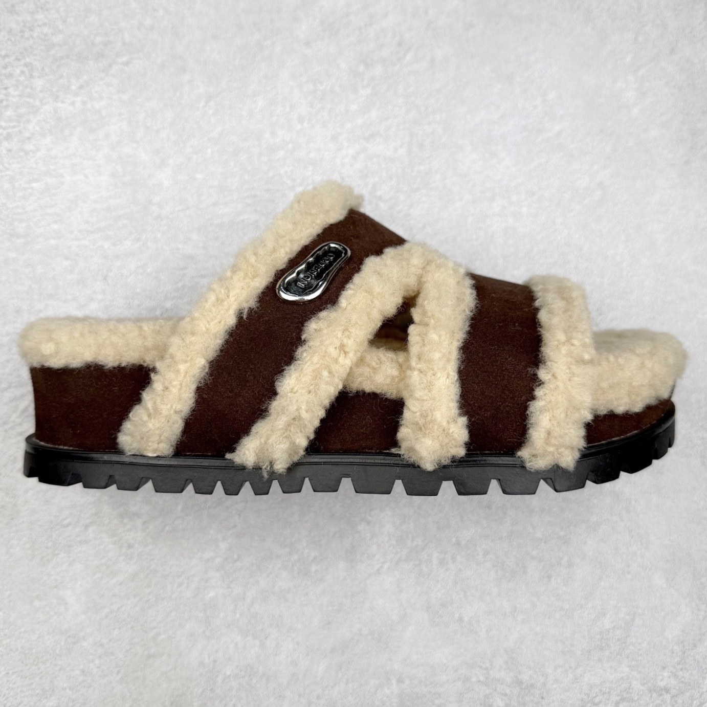 GG-CC 百搭慵懒风外出法式时尚厚底勃肯毛毛一字拖鞋 实拍调校N版已经零色差零失真 百分百还原实物色彩所见即所得 不存在货不对板色差等低级问题 选购参考实物拍摄 不混卖不参货 只用心做好货严格选品 承诺混一赔十 尺码：35 36 37 38 39-选品中心