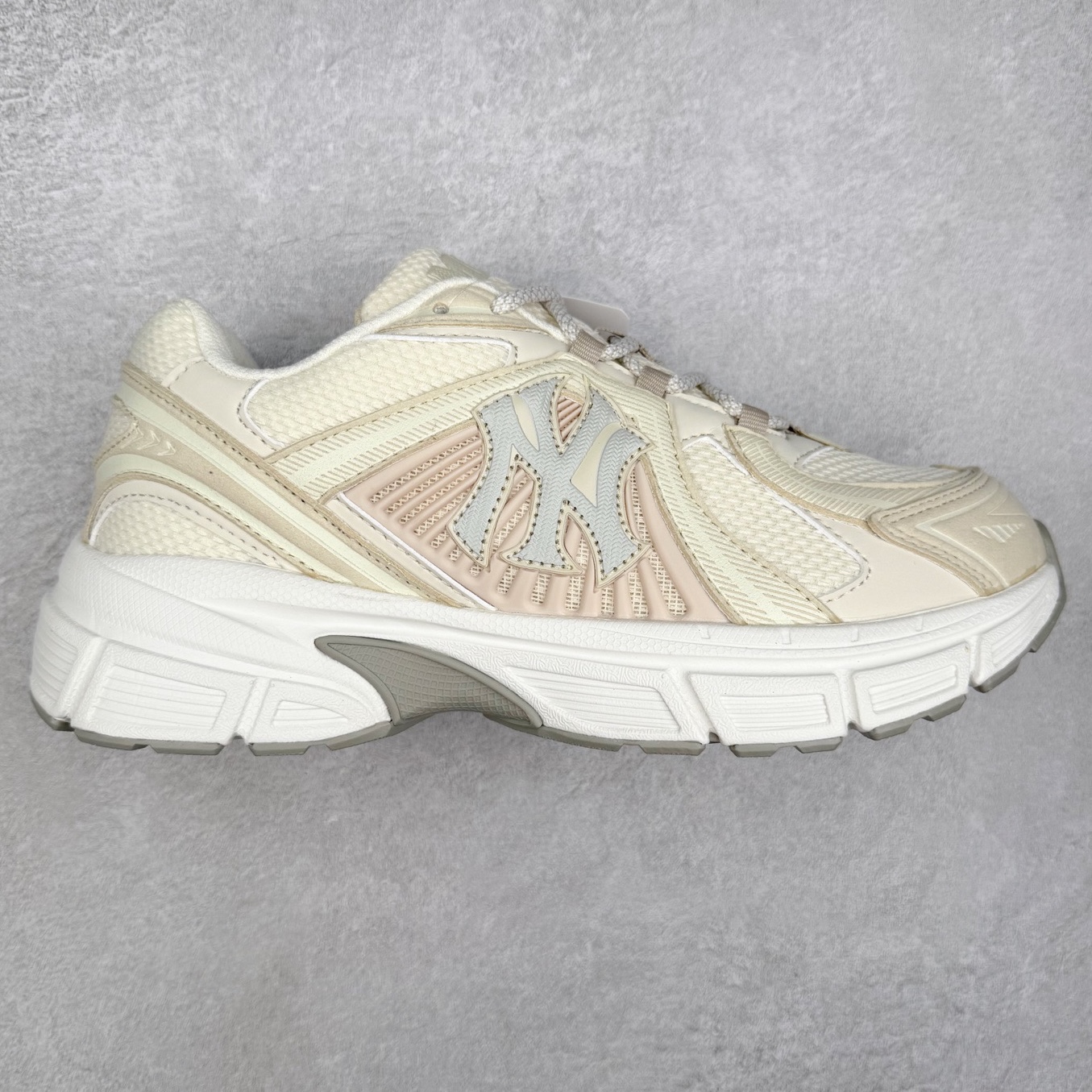 MLB TROPHY RUNNER 织物合成革 潮流时尚百搭复古撞色大Logo情侣运动网面 减震耐磨透气 低帮 生活休闲鞋 男女同款 实拍调校N版已经零色差零失真 百分百还原实物色彩所见即所得 不存在货不对板色差等低级问题 选购参考实物拍摄 不混卖不参货 只用心做好货严格选品 承诺混一赔十 尺码：36 36.5 37.5 38 38.5 39 40 40.5 41 42 42.5 43 44 44.5 45-选品中心