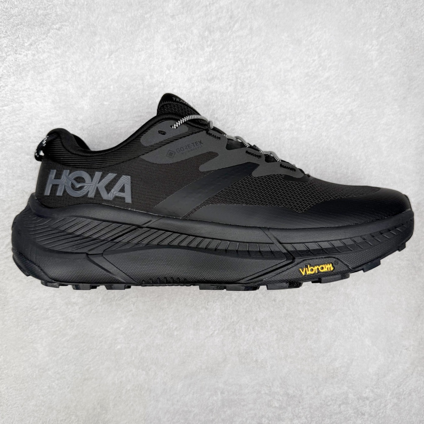 图片[4]-HOKA ONE ONE Transport GTX 圆头舒适防滑耐磨低帮徒步鞋 HOKA ONE ONE是来自美国的跑步鞋知名品牌，创立于2009年，始终致力于为所有跑者提供更新、更好的跑步装备。相比常规跑鞋，HOKA ONE ONE特别研发使用性能独特的几何形跑鞋中底，此种鞋底更厚、更高、回弹性也更好，除了卓越的缓冲性能，它还能內各种阶段的跑者带来更具动感、更加稳定的跑步体验。HOKAONE ONE从设计之初就清楚意识到，要保证跑者步幅的均匀一致，双脚自然而然的运动至关重要。尺码：36 36.5 37.5 38 38.5 39 40 40.5 41 42 42.5 43 44 44.5 45-选品中心