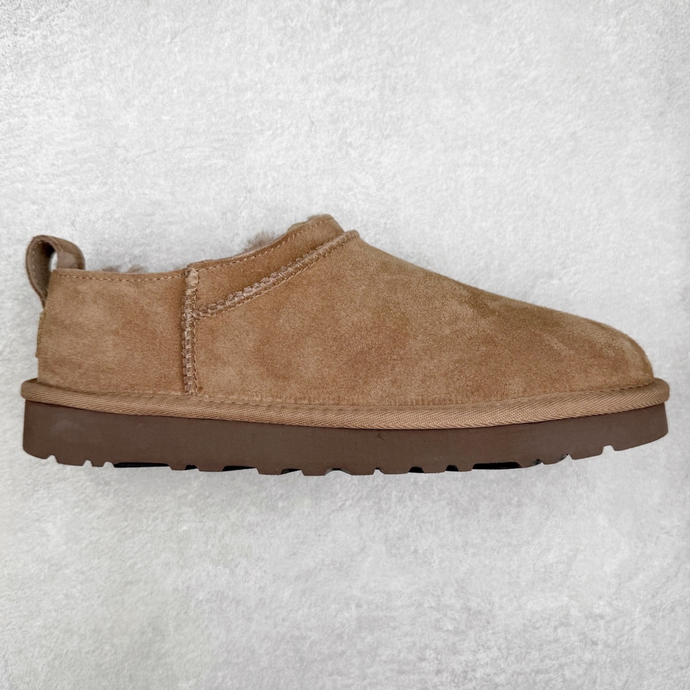 UGG 3891 经典秋冬羊皮毛一体雪地靴 隆丰A级澳洲进口羊皮毛一体 完全遵循ZP工艺流程 代工厂原厂版师 秉承无原鞋不开发选择 注重每一处细节 市面最正版型 TREADLITE\\\