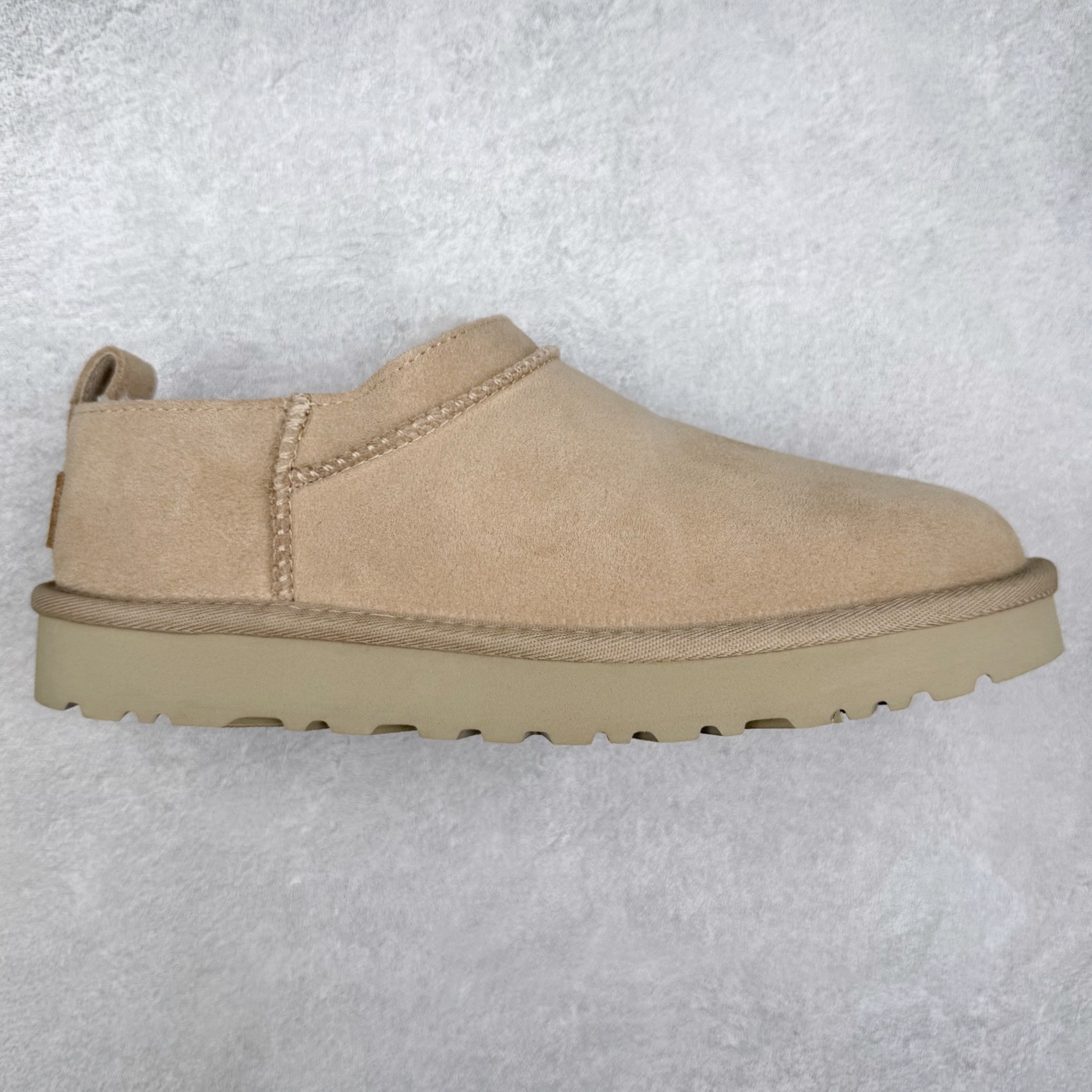 UGG 3891 经典秋冬羊皮毛一体雪地靴 隆丰A级澳洲进口羊皮毛一体 完全遵循ZP工艺流程 代工厂原厂版师 秉承无原鞋不开发选择 注重每一处细节 市面最正版型 TREADLITE\\\