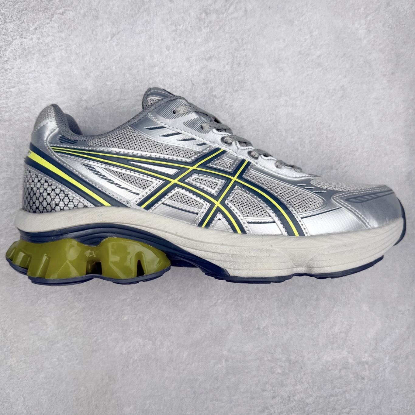 图片[5]-ASICS GEL-KINETIC FLUENT 舒适百搭 合成革耐磨 低帮 休闲跑步鞋 男女同款 ASICS（亚瑟士）是日本实业家鬼冢喜八郎创立的跑鞋运动品牌，名字想法源自著名的拉丁谚语“AnimaSana In Corpore Sano”，意为“健全的精神寓于强健的体魄”。正如其名字的含义，ASICS亚瑟士一直坚信保持身体的健康与活力是打造健康快乐的生活方式的最佳途径。亚瑟士的跑鞋、篮球鞋等系列集专业与美貌于一身，拥有极高的热度。2016年，ASICS在“2016年日本最佳全球品牌”排行榜名列第17名。尺码：36 37 37.5 38 39 39.5 40 40.5 41.5 42 42.5 43.5 44 45-选品中心