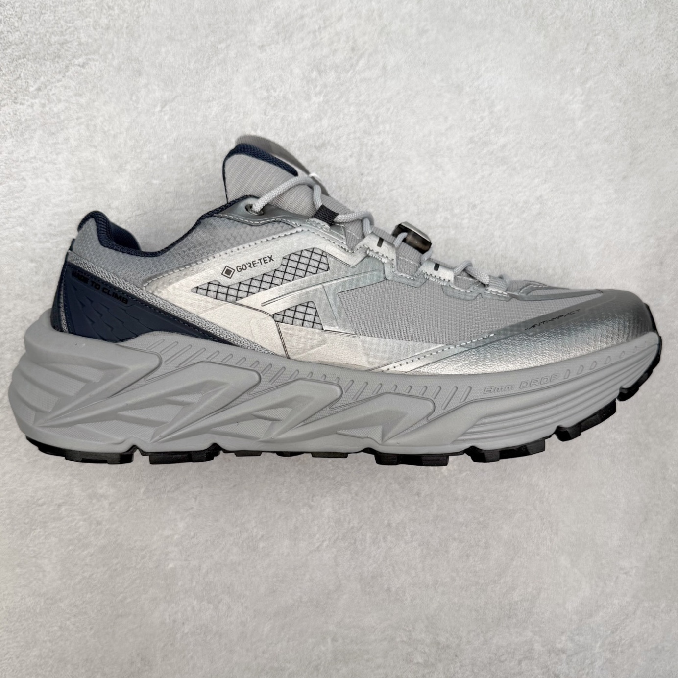 凯乐石 KAILAS 山行2代 GTX 25款舒适缓冲徒步 织物TPU减震防滑透气包裹性轻便低帮超强抓地力越野跑步鞋 KAILAS凯乐石品牌是全球三大全系攀登品牌之一，于2003年创立于中国广州，致力于为有攀登梦想的户外运动员及爱好者，研发制造功能性专业装备，满足他们在极限环境下安全舒适的需求，凯乐石专注于科技面料的开发及专业功能设计，产品线覆盖登山、攀岩、徒步、越野跑山、露营、旅行等多项户外运动，通过运动员的测试反馈，不断进化迭代，产品荣获国内外大奖71座，发明专利21个，更突破性的自主研发攀登器械，打造出中国的攀登硬实力。实拍调校N版已经零色差零失真 百分百还原实物色彩所见即所得 不存在货不对板色差等低级问题 选购参考实物拍摄 不混卖不参货 只用心做好货严格选品 承诺混一赔十 尺码：36 36.5 37.5 38 38.5 39 40 40.5 41 42 42.5 43 44 44.5 45-选品中心