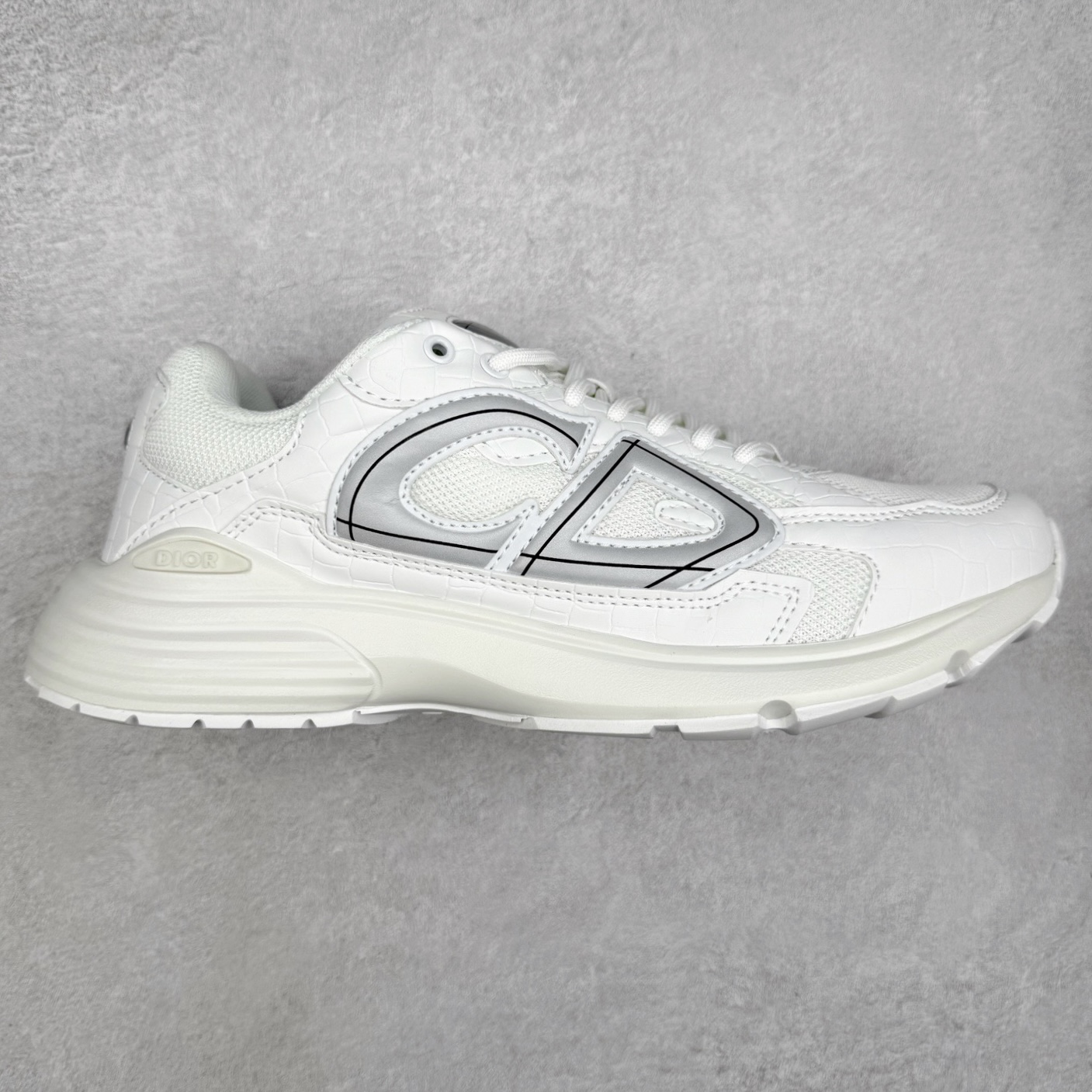 #福利特价 Dior B30 迪奥网眼织物低帮运动休闲鞋 该款系列采用黑网色眼织物白和色科技料面精心制 作饰以反光“CD30”图形标志 外格轻盈的刻雕效果橡胶鞋搭底配标志性点的缀提升格调 内弹部力细节塑造想理的舒适穿着体验可与各休式闲造型配搭 彰显尚时现代的运风动范 尺码:36 37 35 39 40 41 42 43 44 45-选品中心