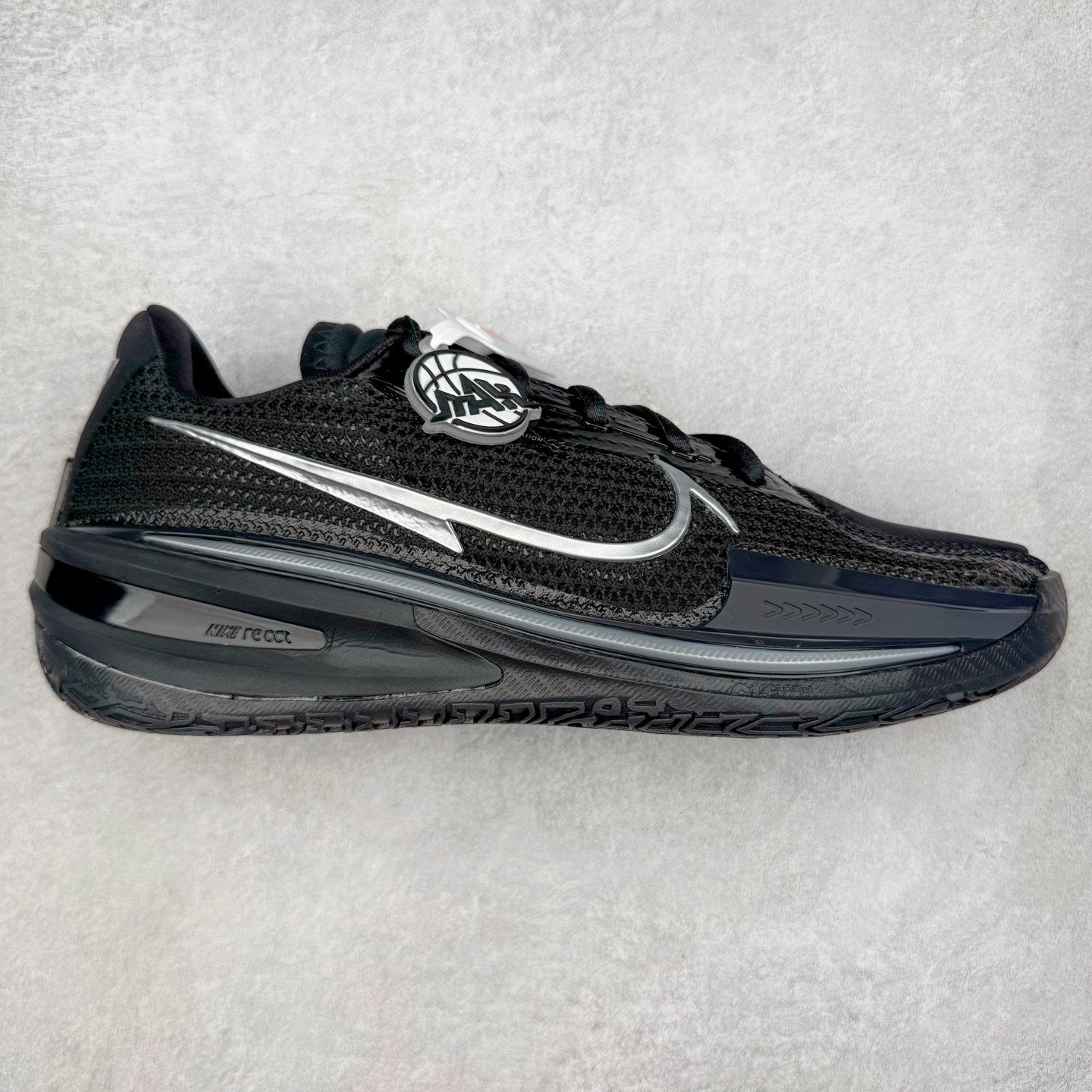 ＃灭世纯原 NK Zoom GT CUT 1 低帮实战篮球鞋 CZ0716-006 历时三月调试 完美版型独家呈现 独家革新四层加厚复合鞋面 鞋面强度及支撑性能秒杀市场尝鲜纯原 独家内置高韧性TPU抗扭片 尝鲜纯原无抗扭片 原厂ZOOM 配套工艺气垫 澎湃脚感上脚可鉴 区分市场假气垫 低气压气垫 大底正确拼接式SWOOSH图案 区分市场一体式贴膜 原厂REACT中底发泡模具 前掌纹路极其立体 防滑性能优异 实战出真知 历经多位圈内大神实战测试 尺码：39 40 40.5 41 42 42.5 43 44 44.5 45 46-选品中心