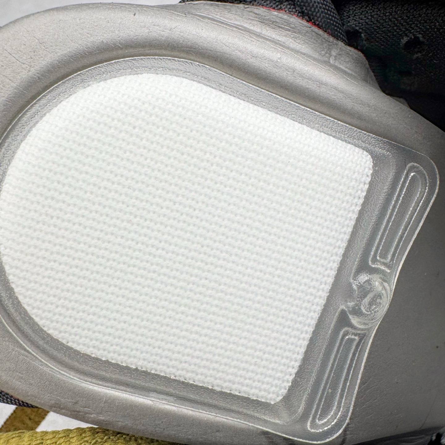 图片[11]-＃YC纯原 Supreme x Nk Dunk SB Dunk Low 舒适 防滑耐磨低帮板鞋 男女同款 联名亚洲限定黑黄 HQ8487-300 毫无疑问市场中端王者 实力大厂出品 新配色陆续开发 利润个位数只为口碑 全套原纸板楦头开发 确保原汁原味 完美呈现DUNK版型 一比一鞋头弧度高度鞋身弧度 此版本只针对中端市场 皮料材质有所更替 其他数据细节工艺流程均保持一致 绝不口嗨 细节品控鞋型随意对比 独家私模官方第六代原厂航空铝磨具打磨大底 鞋头坡度极致还原 无解鞋型 原盒原配 圈内天花板工艺 原厂玻璃冲刀 超高清洁度 全鞋零毛边皮料切割 原厂中底布点胶 中底布拉帮走线遵循公司 尺码：40 40.5 41 42 42.5 43 44 44.5 45 46-选品中心