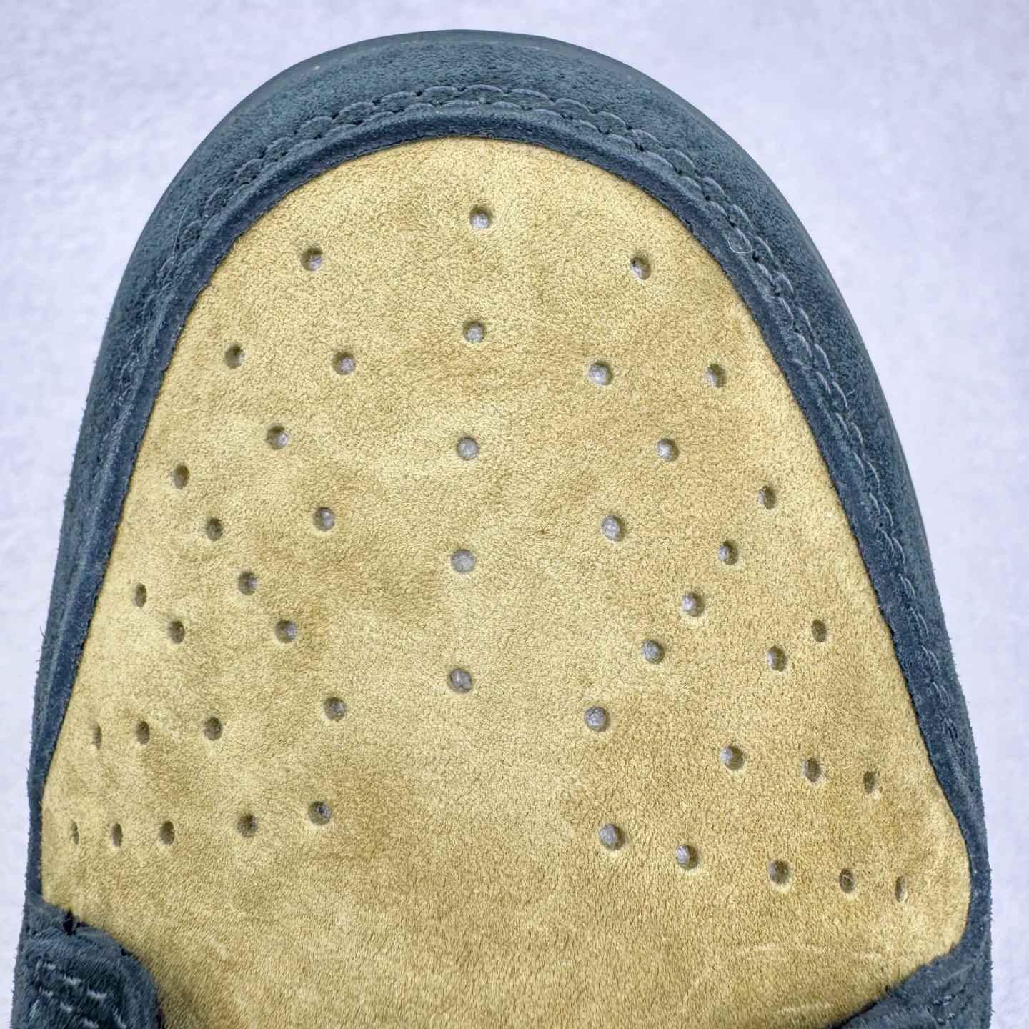 图片[15]-＃YC纯原 Supreme x Nk Dunk SB Dunk Low 舒适 防滑耐磨低帮板鞋 男女同款 联名亚洲限定黑黄 HQ8487-300 毫无疑问市场中端王者 实力大厂出品 新配色陆续开发 利润个位数只为口碑 全套原纸板楦头开发 确保原汁原味 完美呈现DUNK版型 一比一鞋头弧度高度鞋身弧度 此版本只针对中端市场 皮料材质有所更替 其他数据细节工艺流程均保持一致 绝不口嗨 细节品控鞋型随意对比 独家私模官方第六代原厂航空铝磨具打磨大底 鞋头坡度极致还原 无解鞋型 原盒原配 圈内天花板工艺 原厂玻璃冲刀 超高清洁度 全鞋零毛边皮料切割 原厂中底布点胶 中底布拉帮走线遵循公司 尺码：40 40.5 41 42 42.5 43 44 44.5 45 46-选品中心